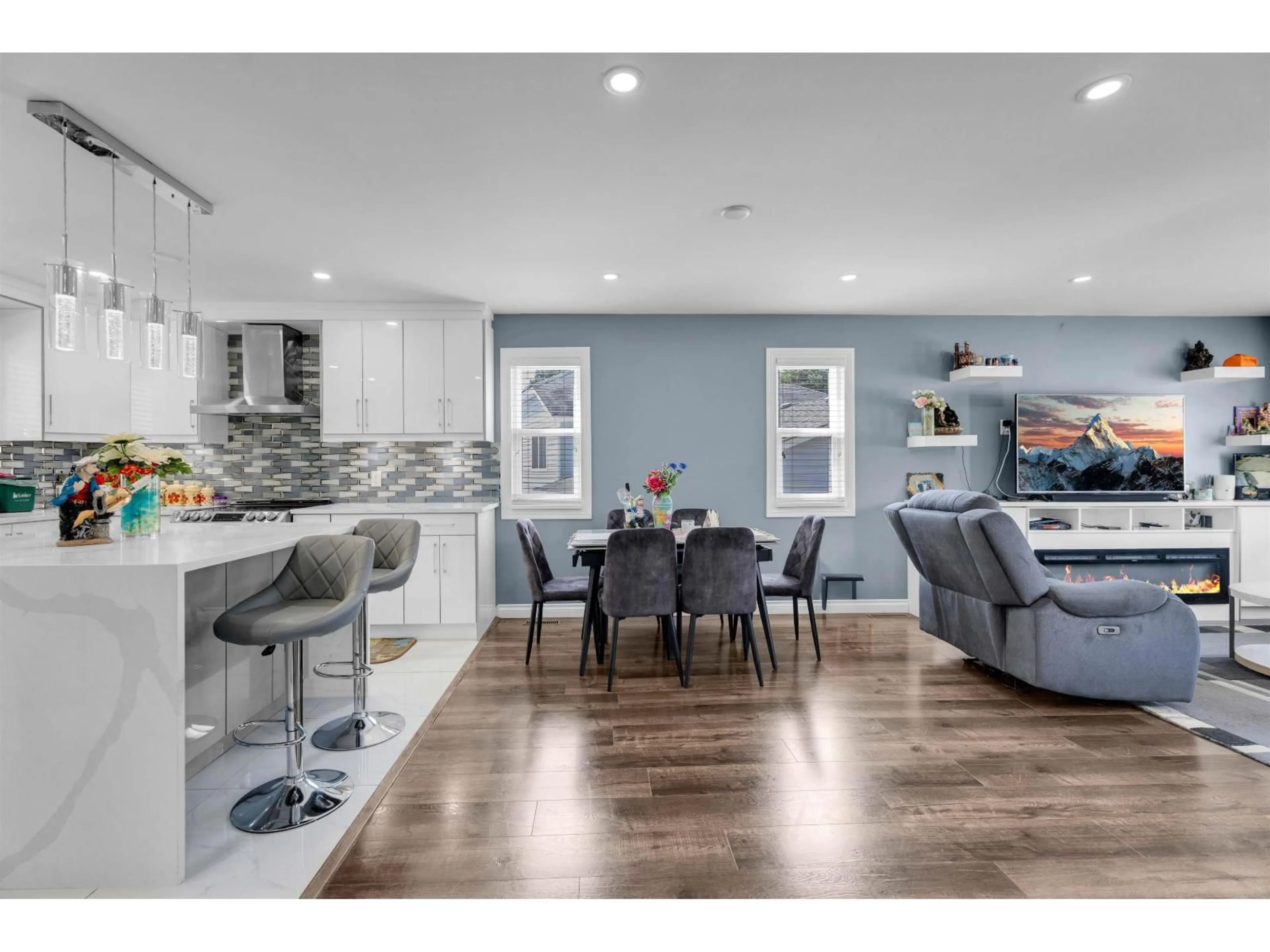 Open concept kitchen, unknown for 7869 143A STREET, Surrey British Columbia V3W9W5