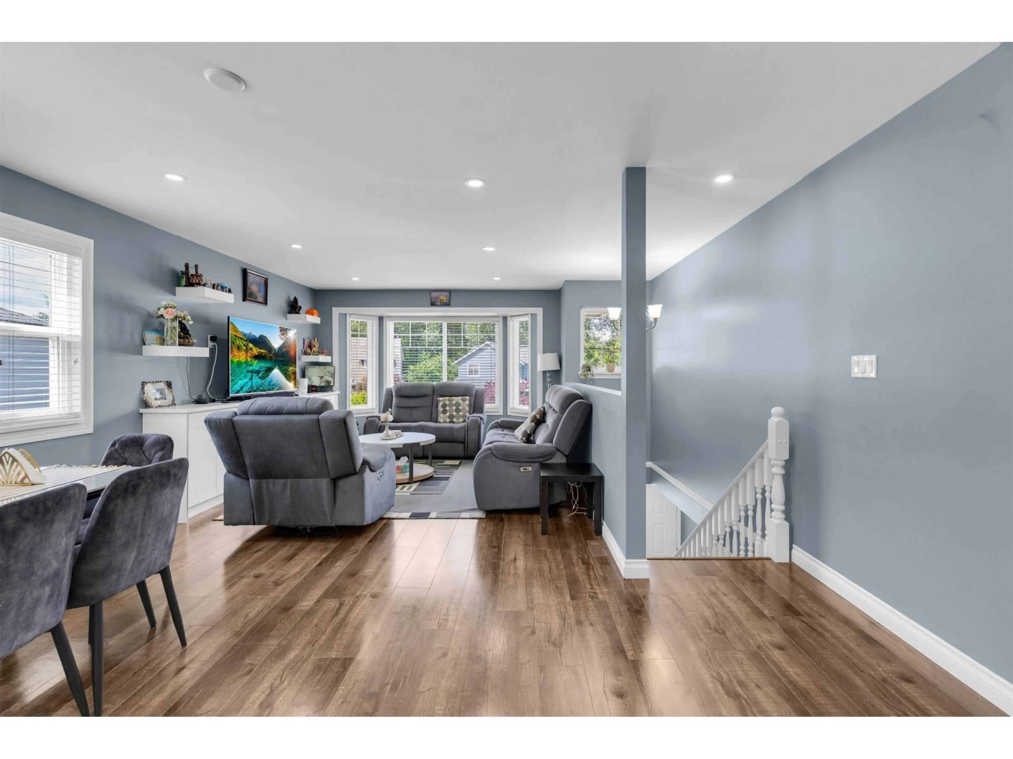 Living room with furniture, unknown for 7869 143A STREET, Surrey British Columbia V3W9W5