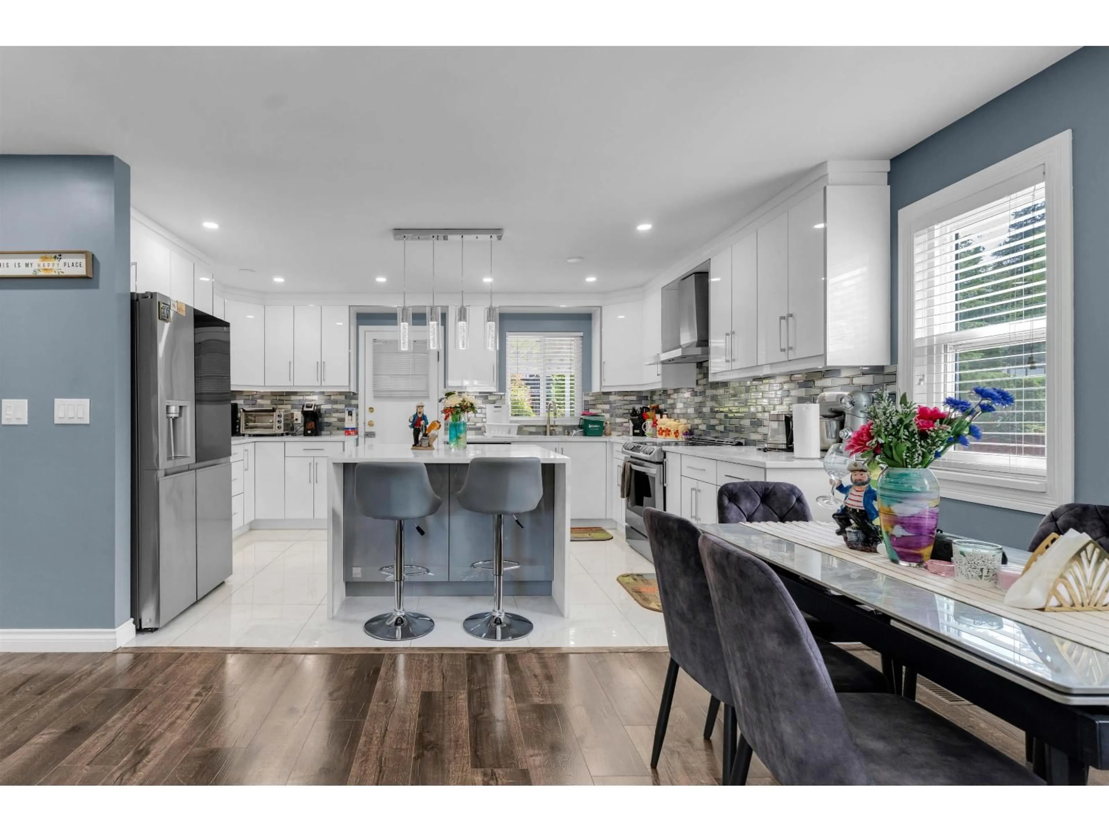 Open concept kitchen, unknown for 7869 143A STREET, Surrey British Columbia V3W9W5