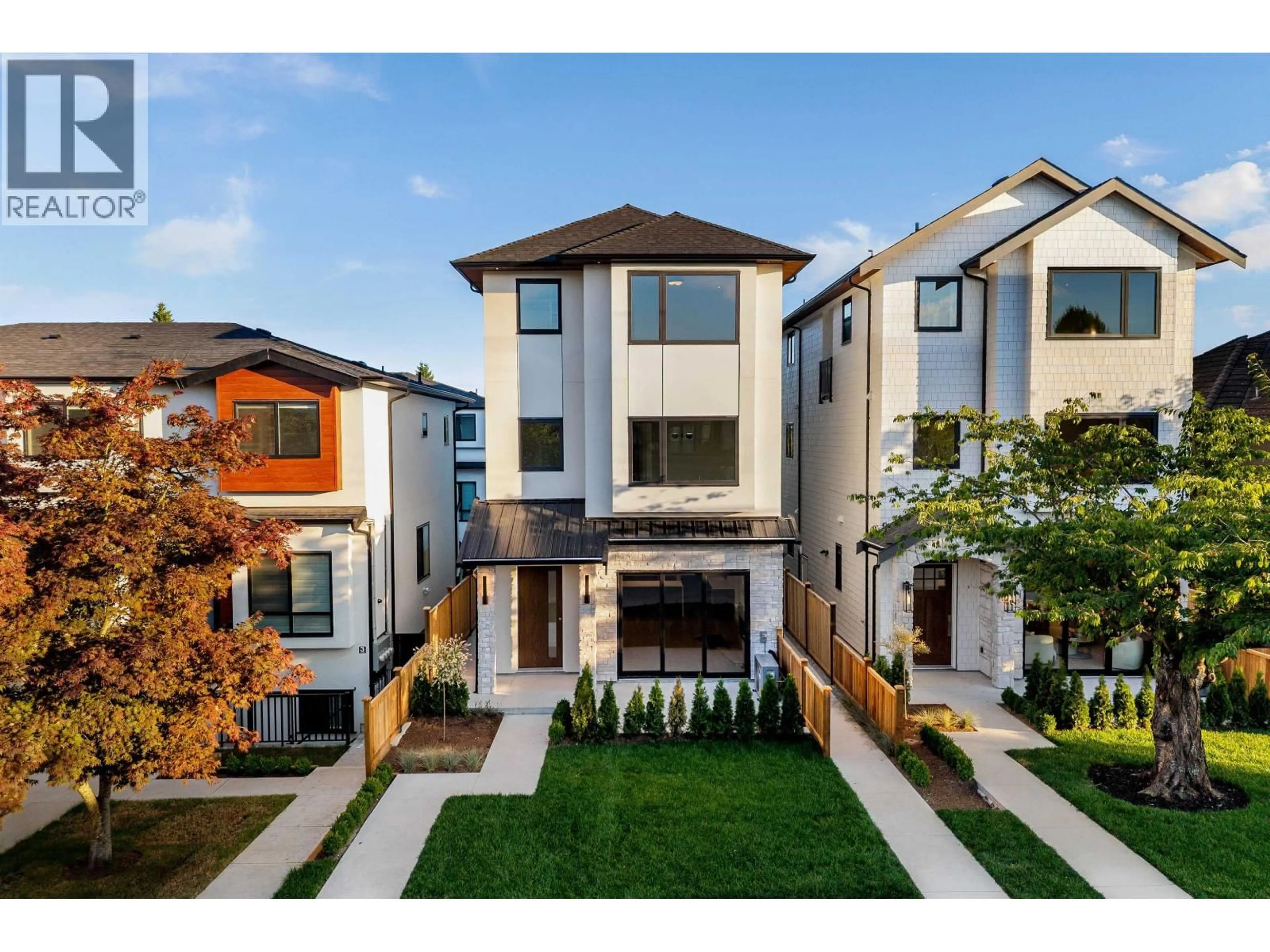Unknown for 3 - 6682 NAPIER STREET, Burnaby British Columbia V5B2C3