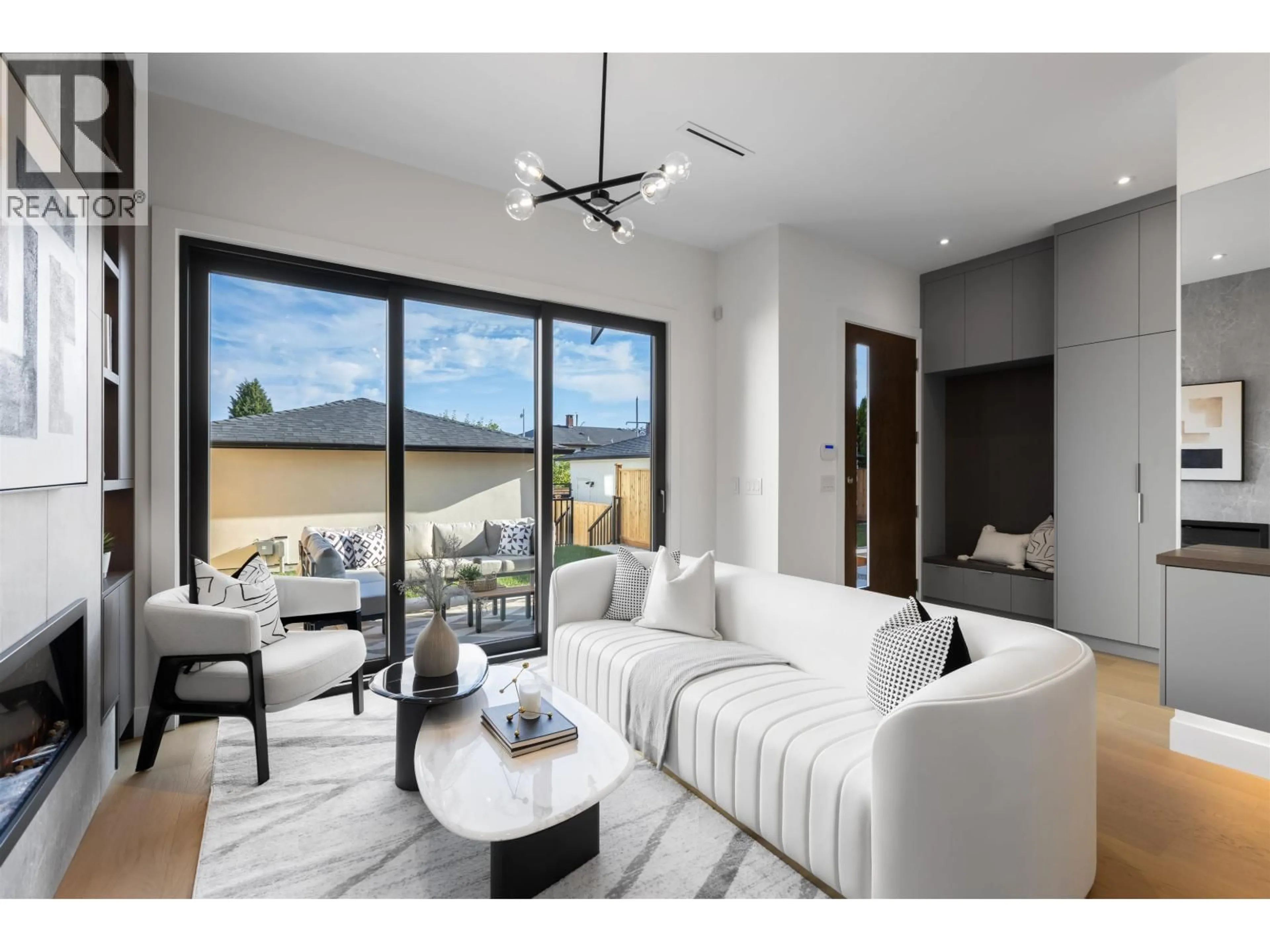 Living room with furniture, unknown for 3 - 6682 NAPIER STREET, Burnaby British Columbia V5B2C3