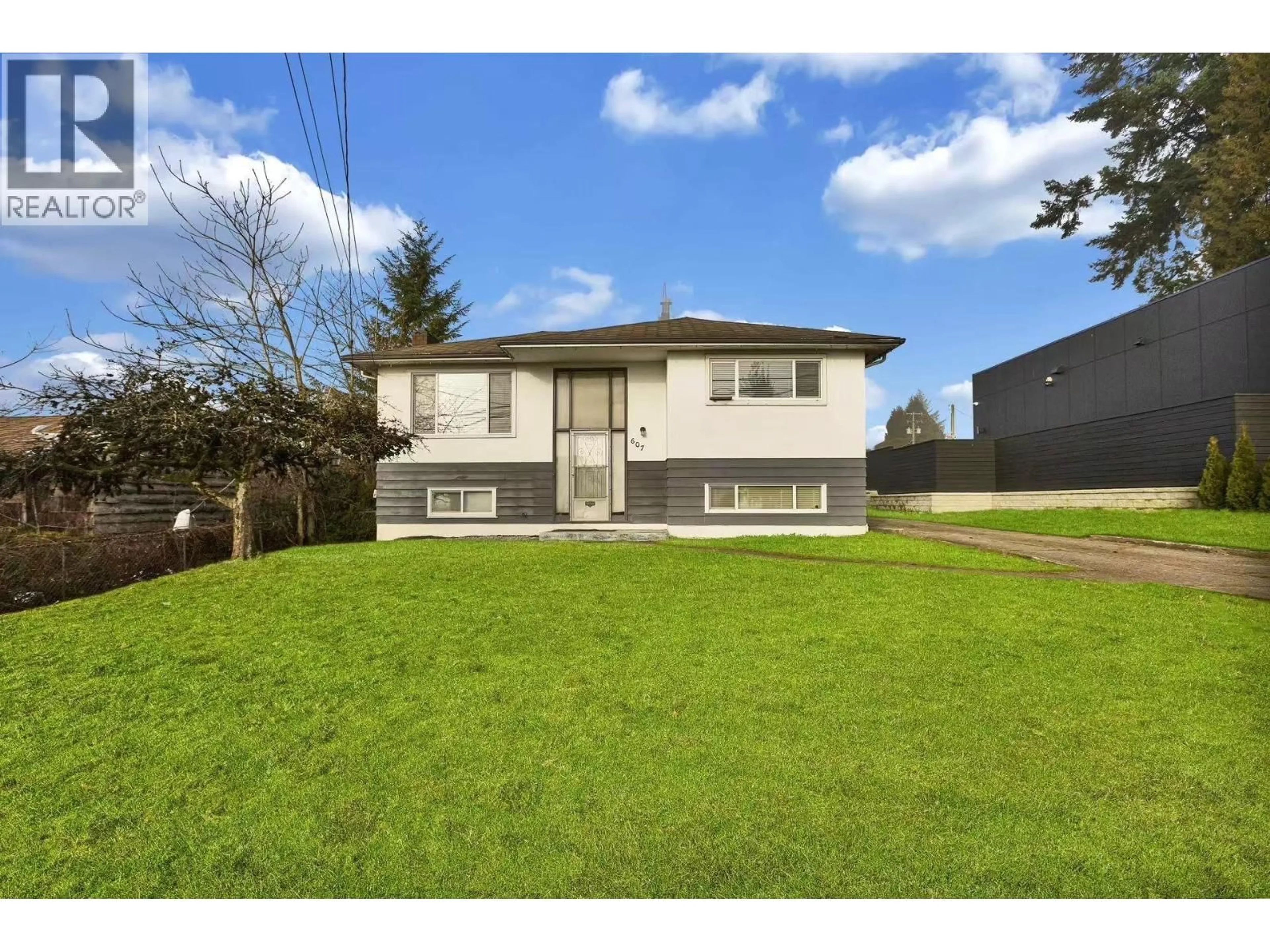 A pic from outside/outdoor area/front of a property/back of a property/a pic from drone, street for 607 ALDERSON AVENUE, Coquitlam British Columbia V3K1T4