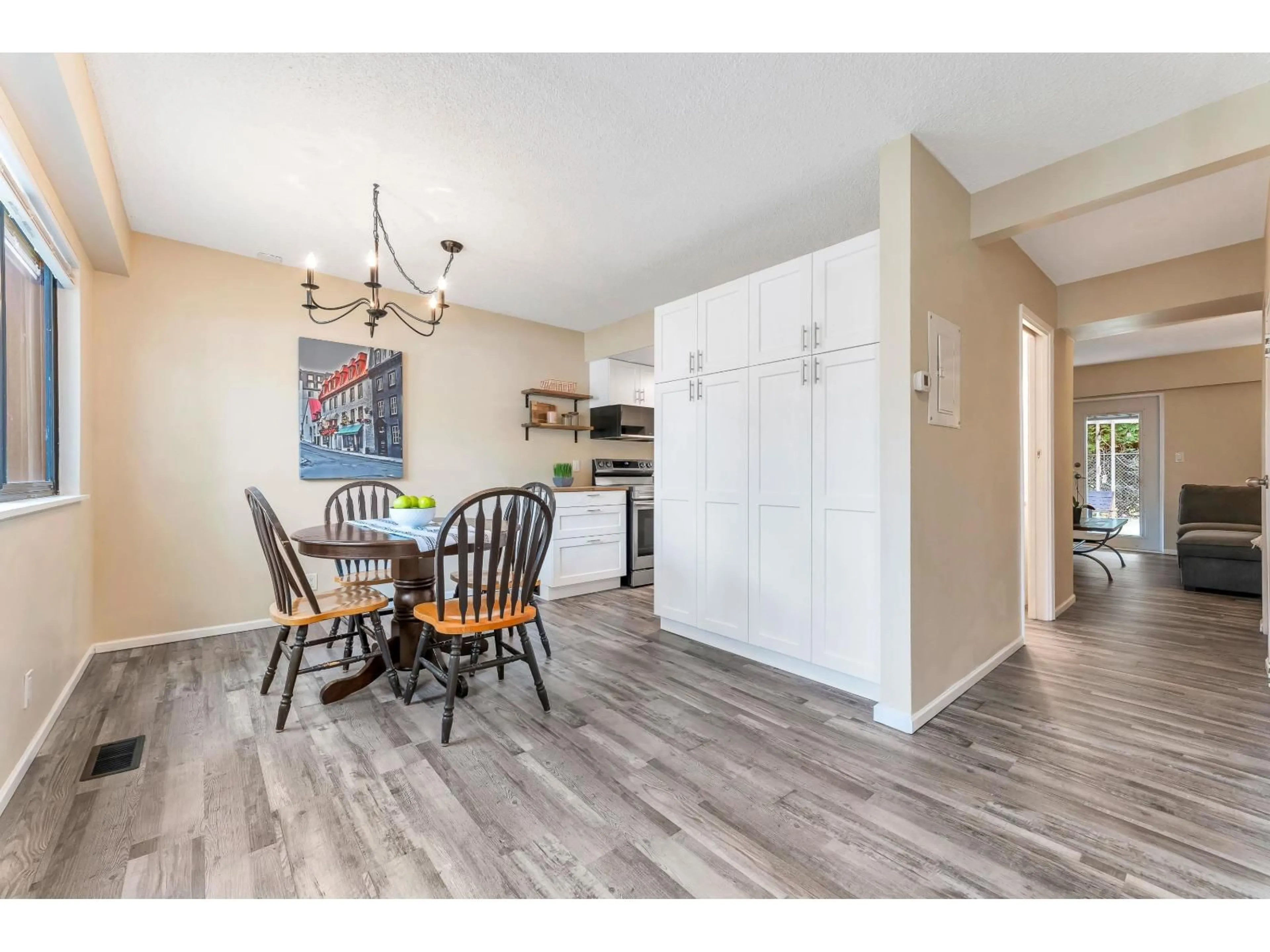 Open concept kitchen, wood/laminate floor for 12 - 27090 32 AVENUE, Langley British Columbia V4W3T7
