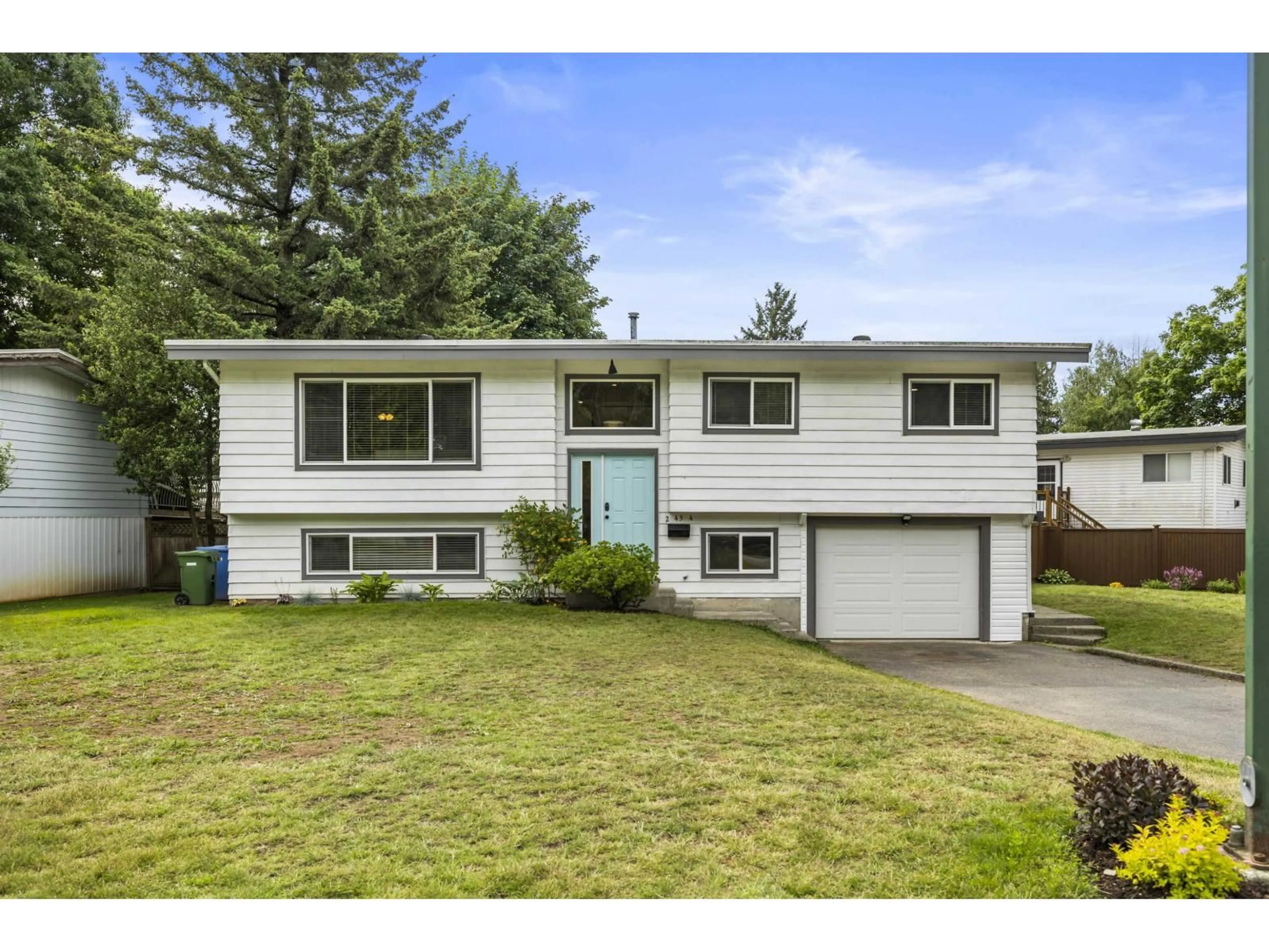 Home with vinyl exterior material, street for 2454 ALADDIN CRESCENT, Abbotsford British Columbia V2S5K7
