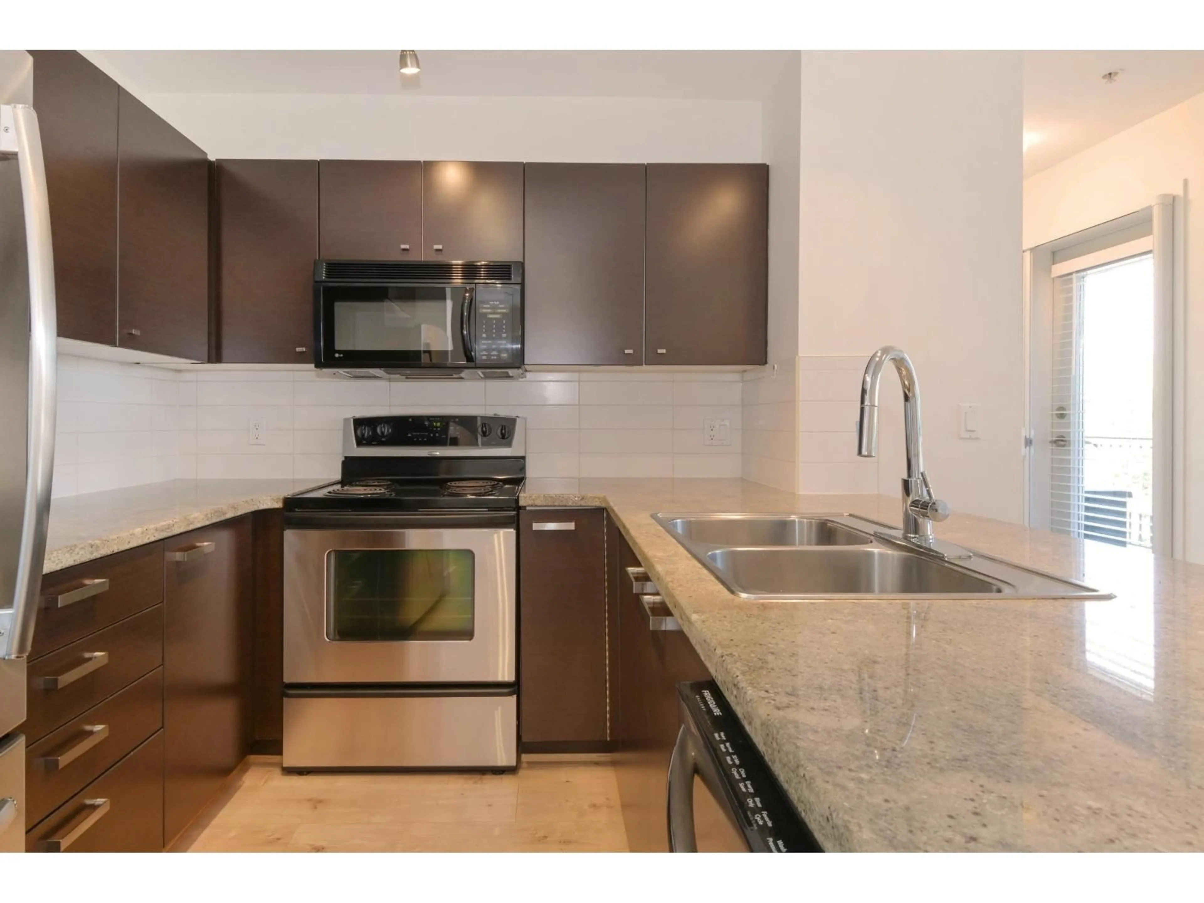 Standard kitchen, unknown for 411 - 6815 188 STREET, Surrey British Columbia V4N0Z8