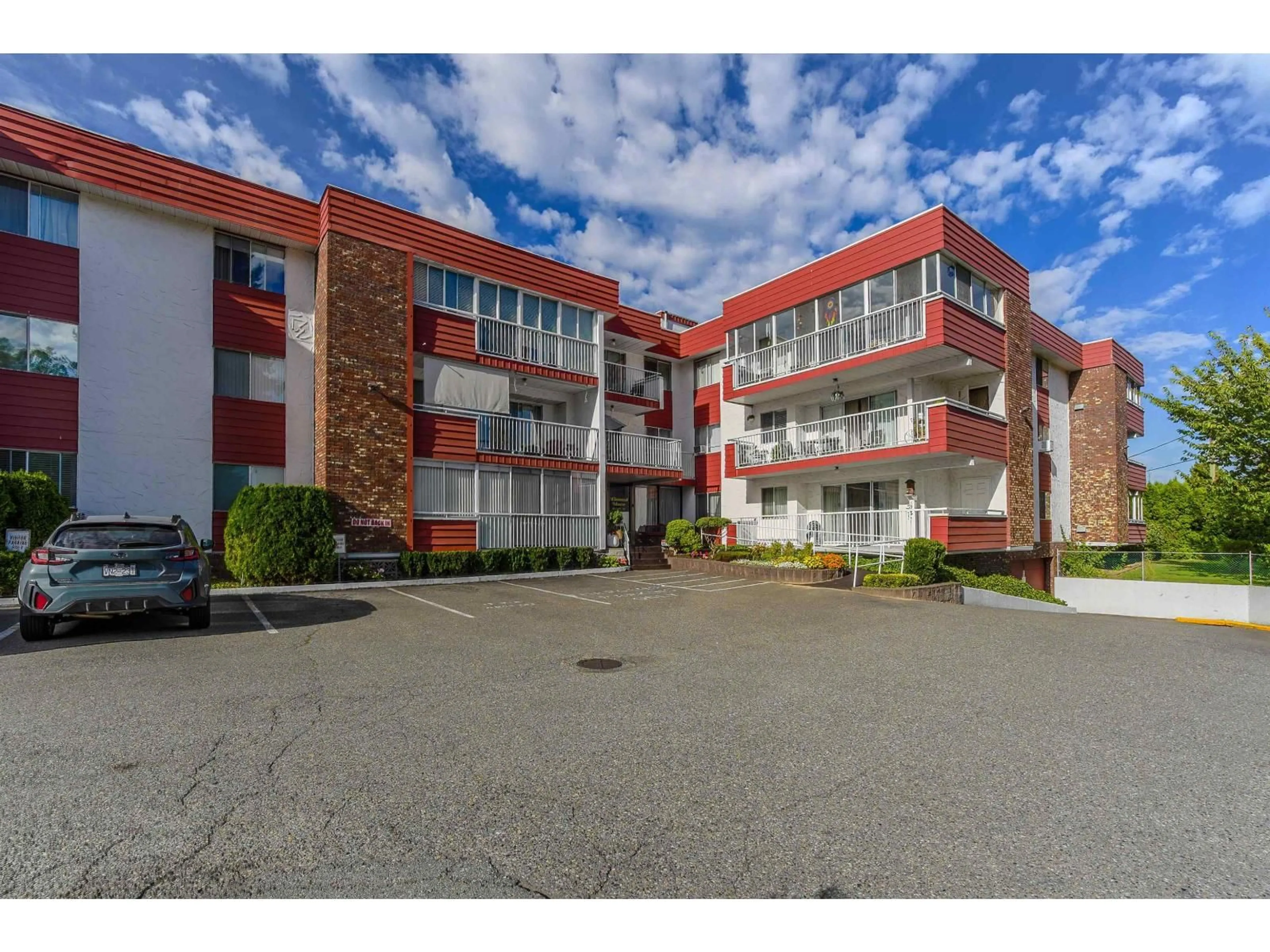 Indoor foyer for 104 - 32025 TIMS AVENUE, Abbotsford British Columbia V2T2H3