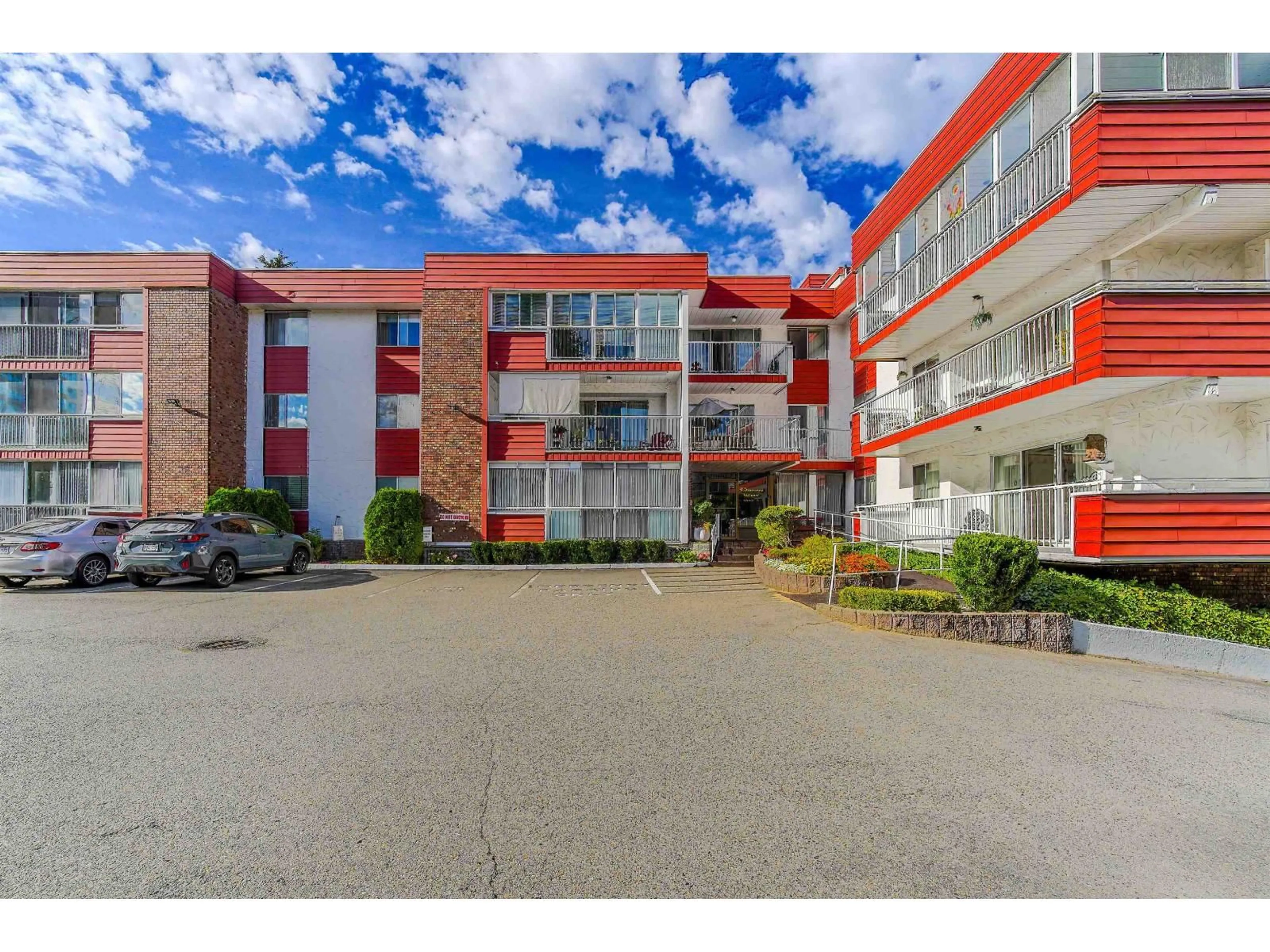 A pic from outside/outdoor area/front of a property/back of a property/a pic from drone, unknown for 104 - 32025 TIMS AVENUE, Abbotsford British Columbia V2T2H3