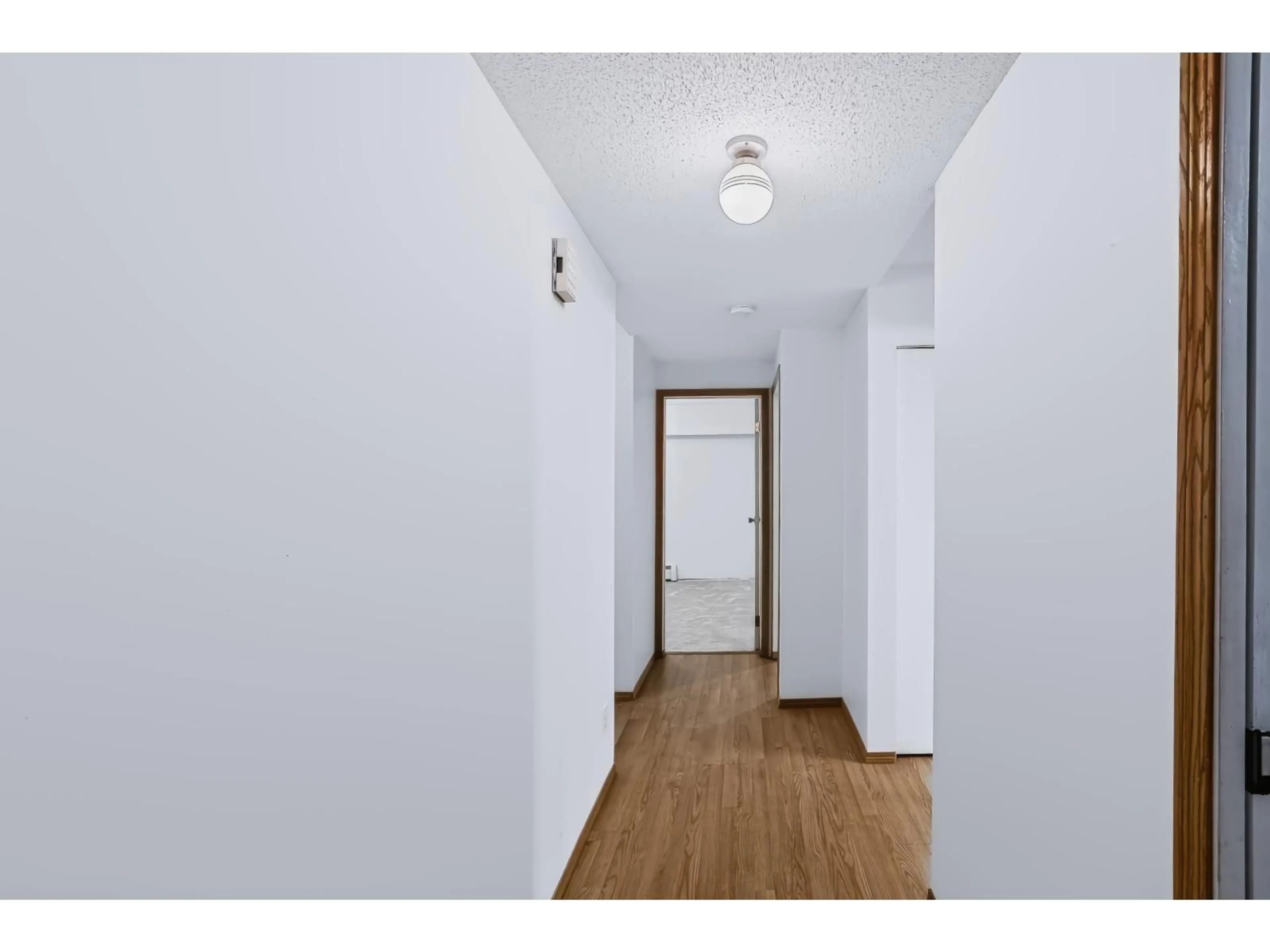 Indoor foyer for 104 - 32025 TIMS AVENUE, Abbotsford British Columbia V2T2H3