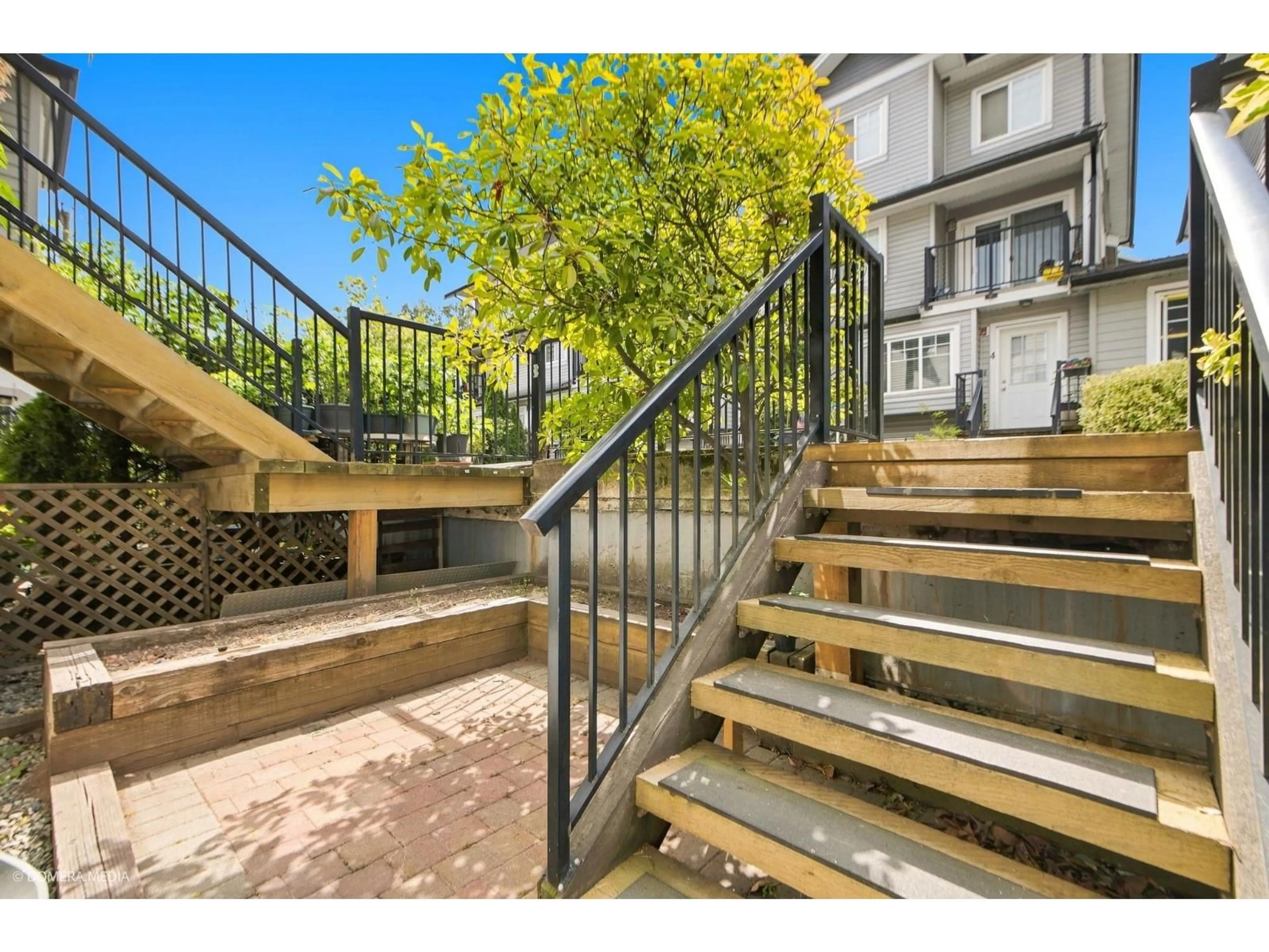 Stairs for 11 - 11255 132 STREET, Surrey British Columbia V3R4E3