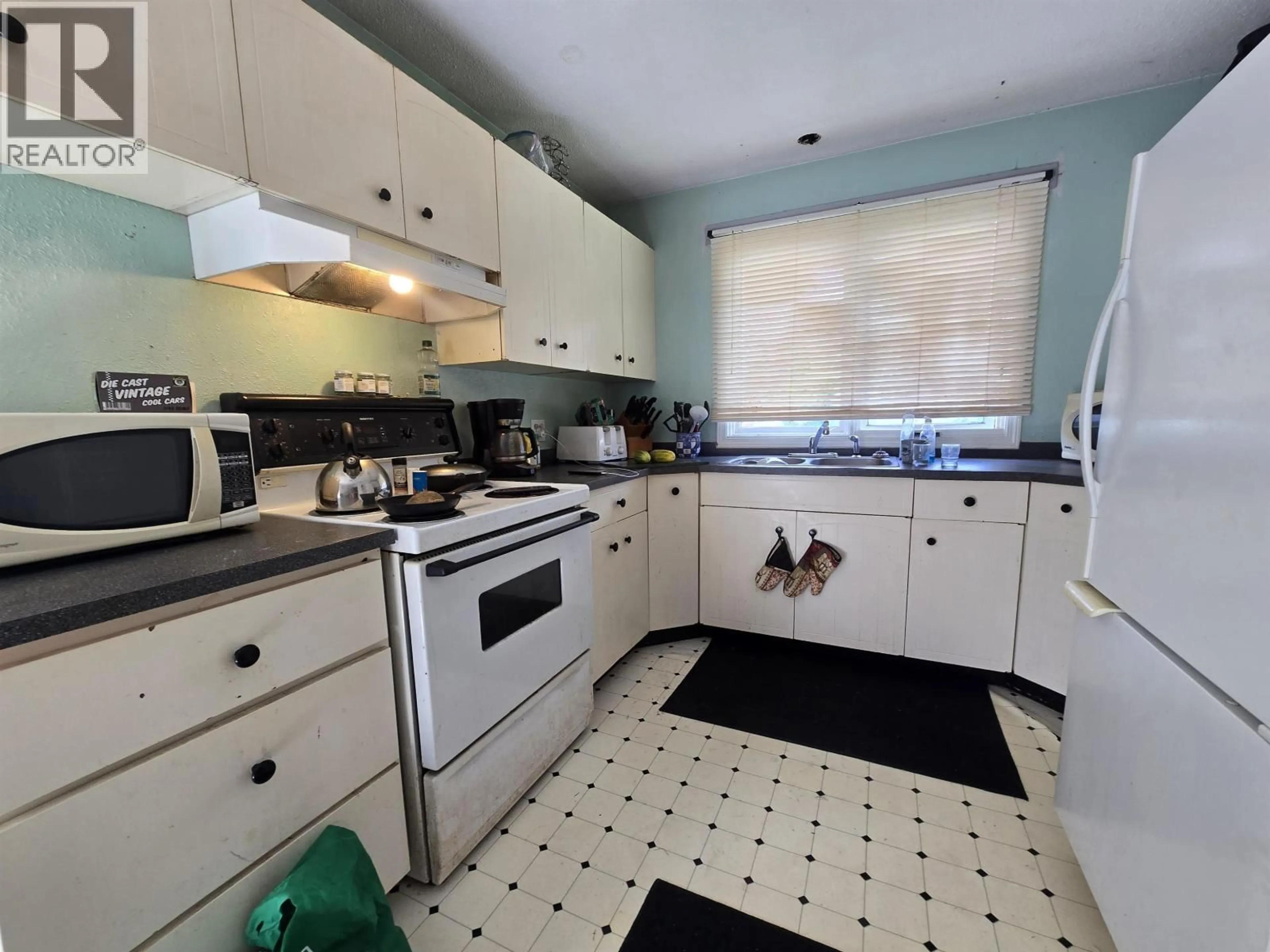 Standard kitchen, unknown for 1345 DIEFENBAKER DRIVE, Prince George British Columbia V2L4H6