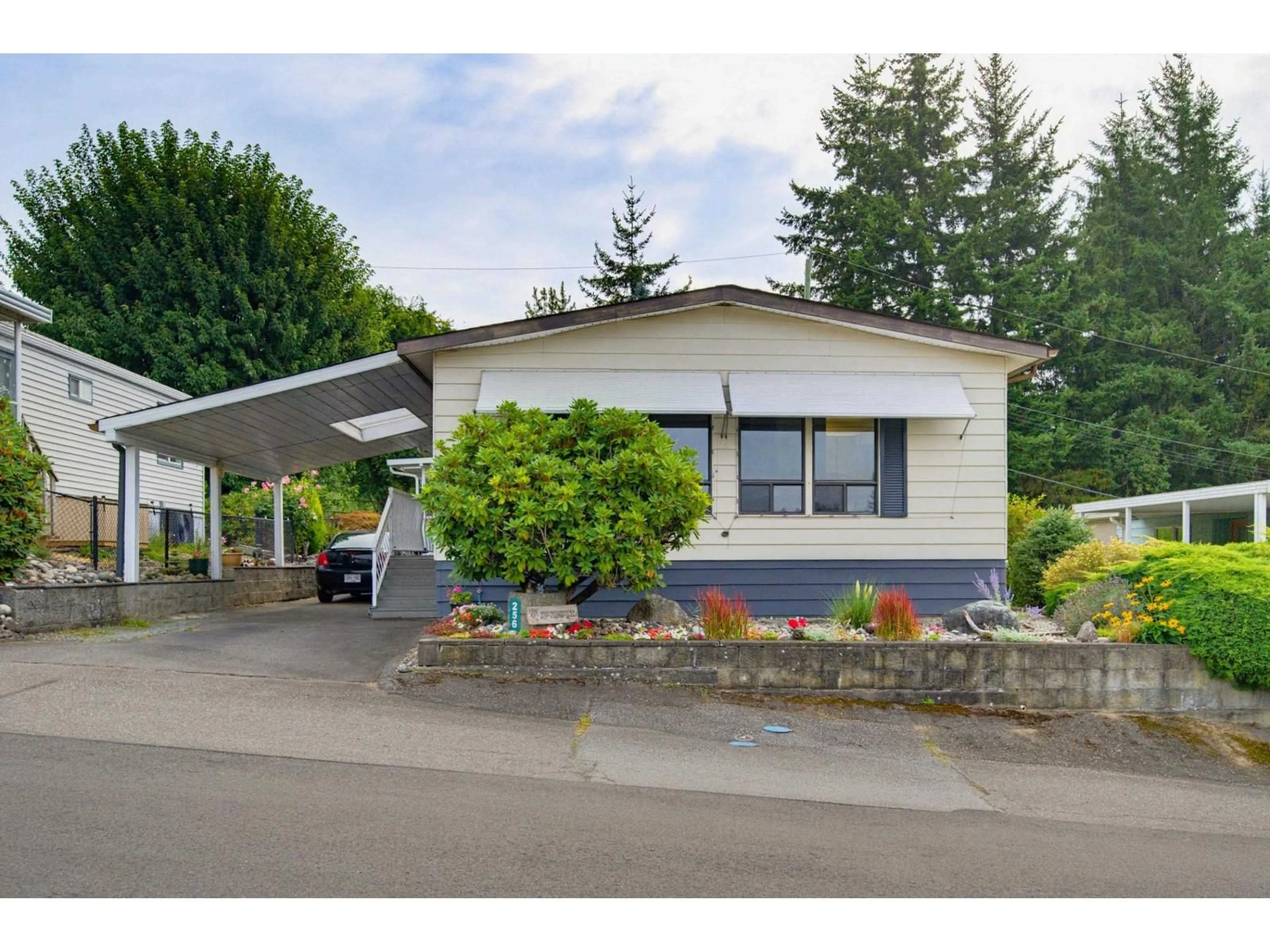 Home with vinyl exterior material, street for 256 - 27111 0 AVENUE, Langley British Columbia V4W2T6