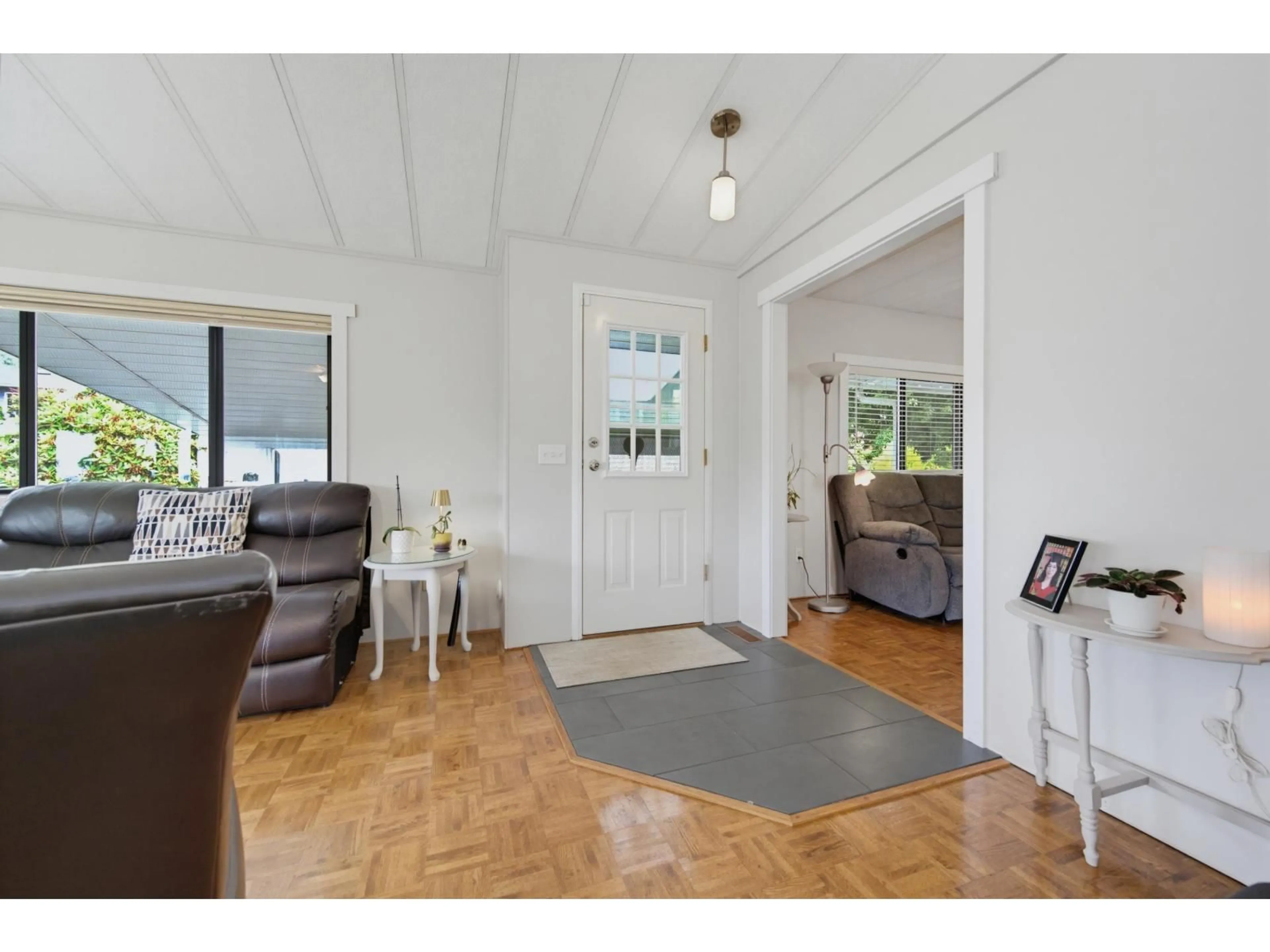 Indoor entryway for 256 - 27111 0 AVENUE, Langley British Columbia V4W2T6