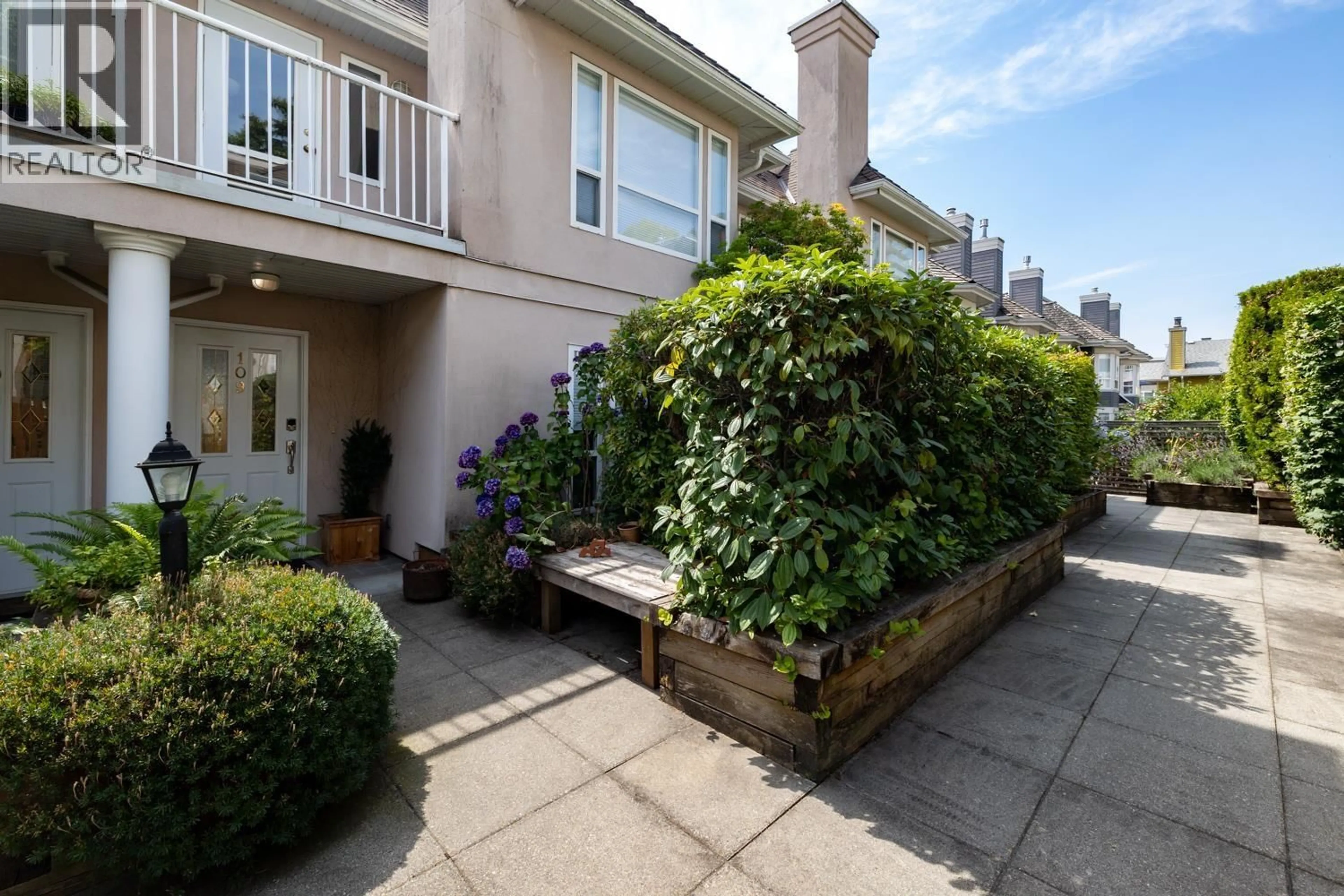Patio, street for 109 - 225 6TH STREET, North Vancouver British Columbia V7L1P4