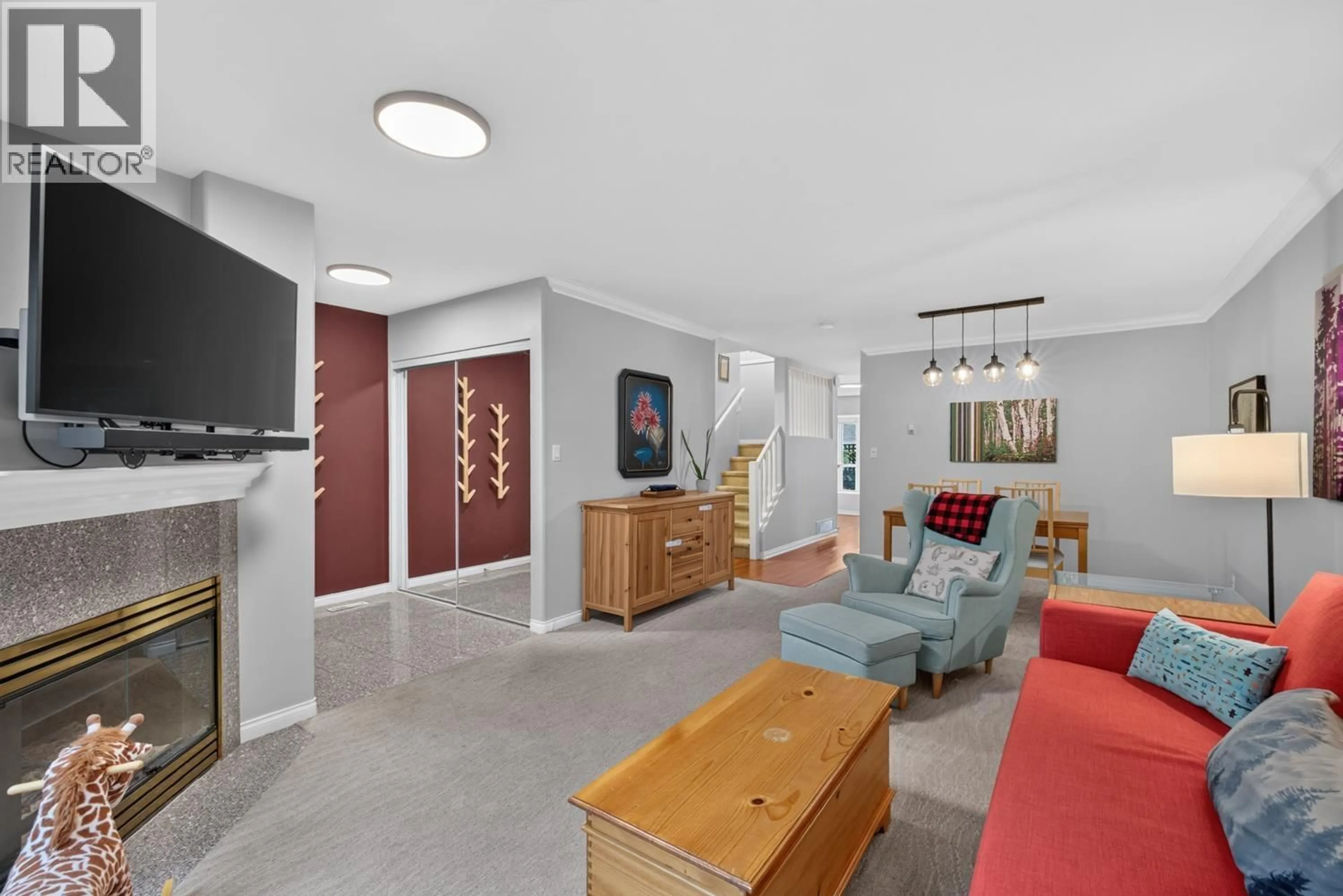 Living room with furniture, unknown for 109 - 225 6TH STREET, North Vancouver British Columbia V7L1P4