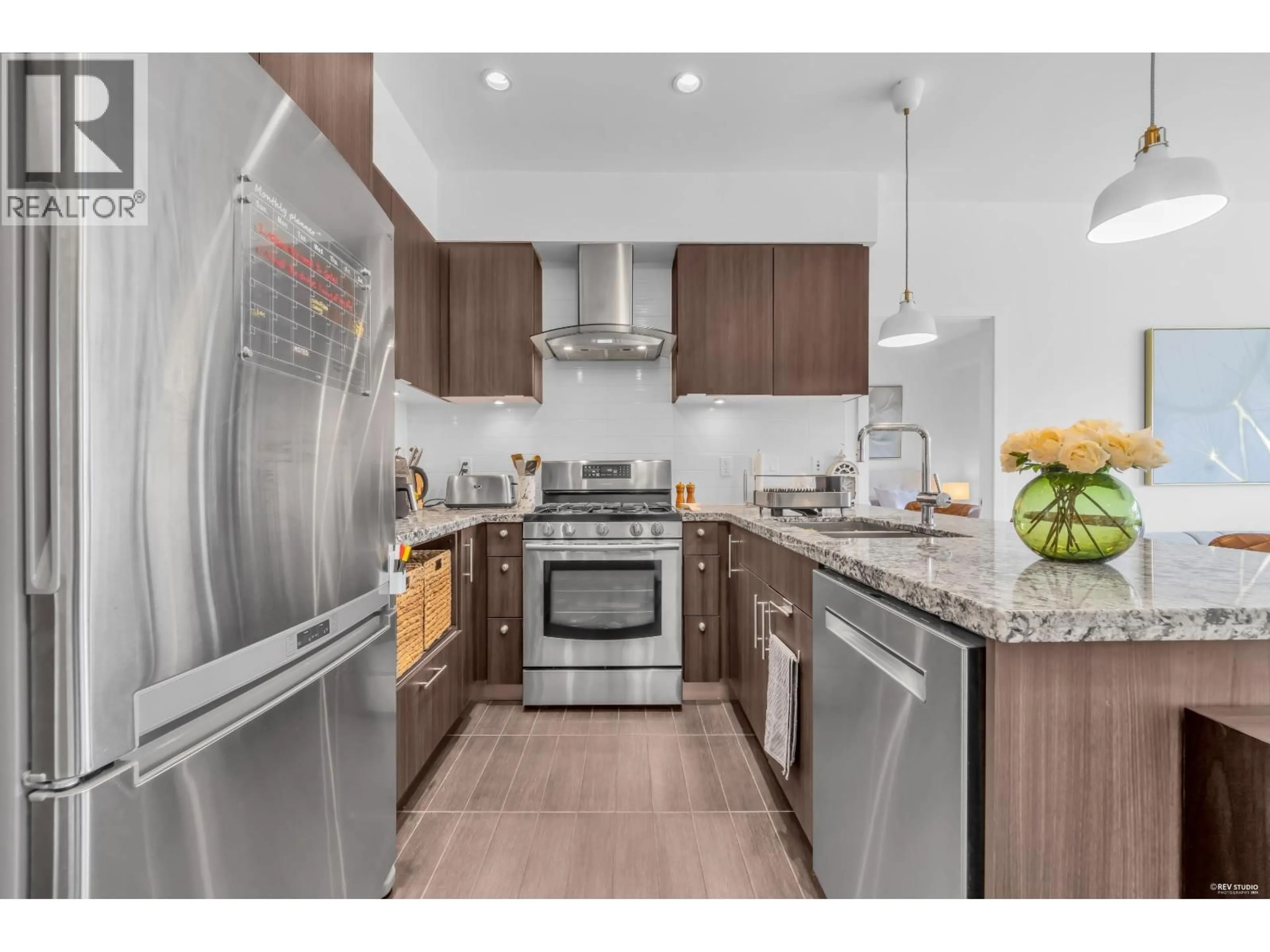 Unknown for 401 - 5688 HASTINGS STREET, Burnaby British Columbia V5B1R4