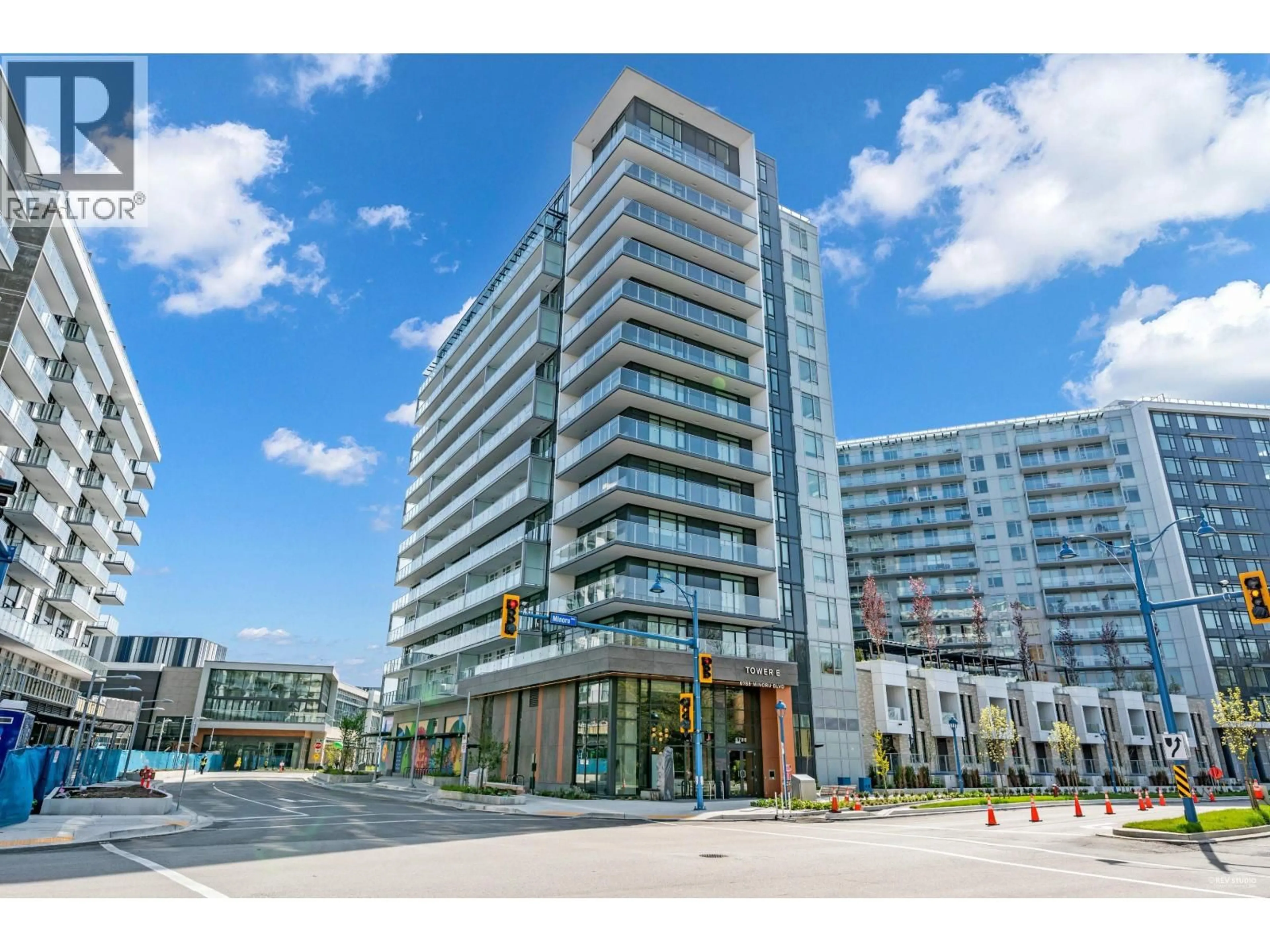 Indoor foyer for 1101 - 6788 MINORU BOULEVARD, Richmond British Columbia V6Y0M6