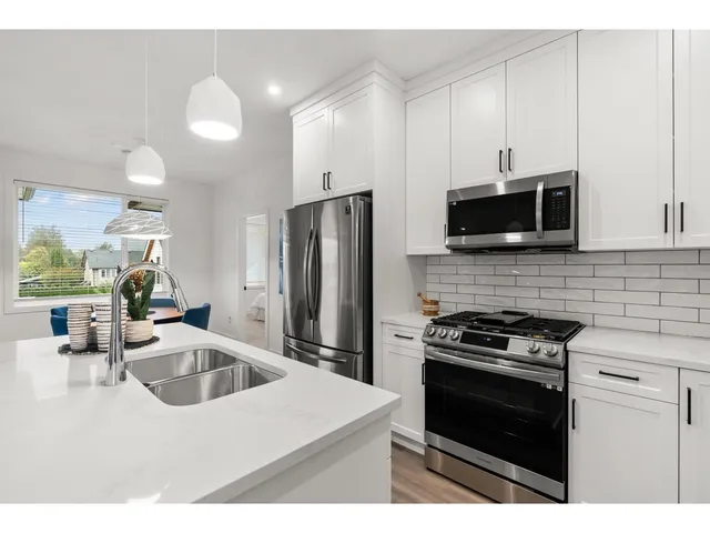 3 - 1871 AGASSIZ AVENUE, Agassiz 4