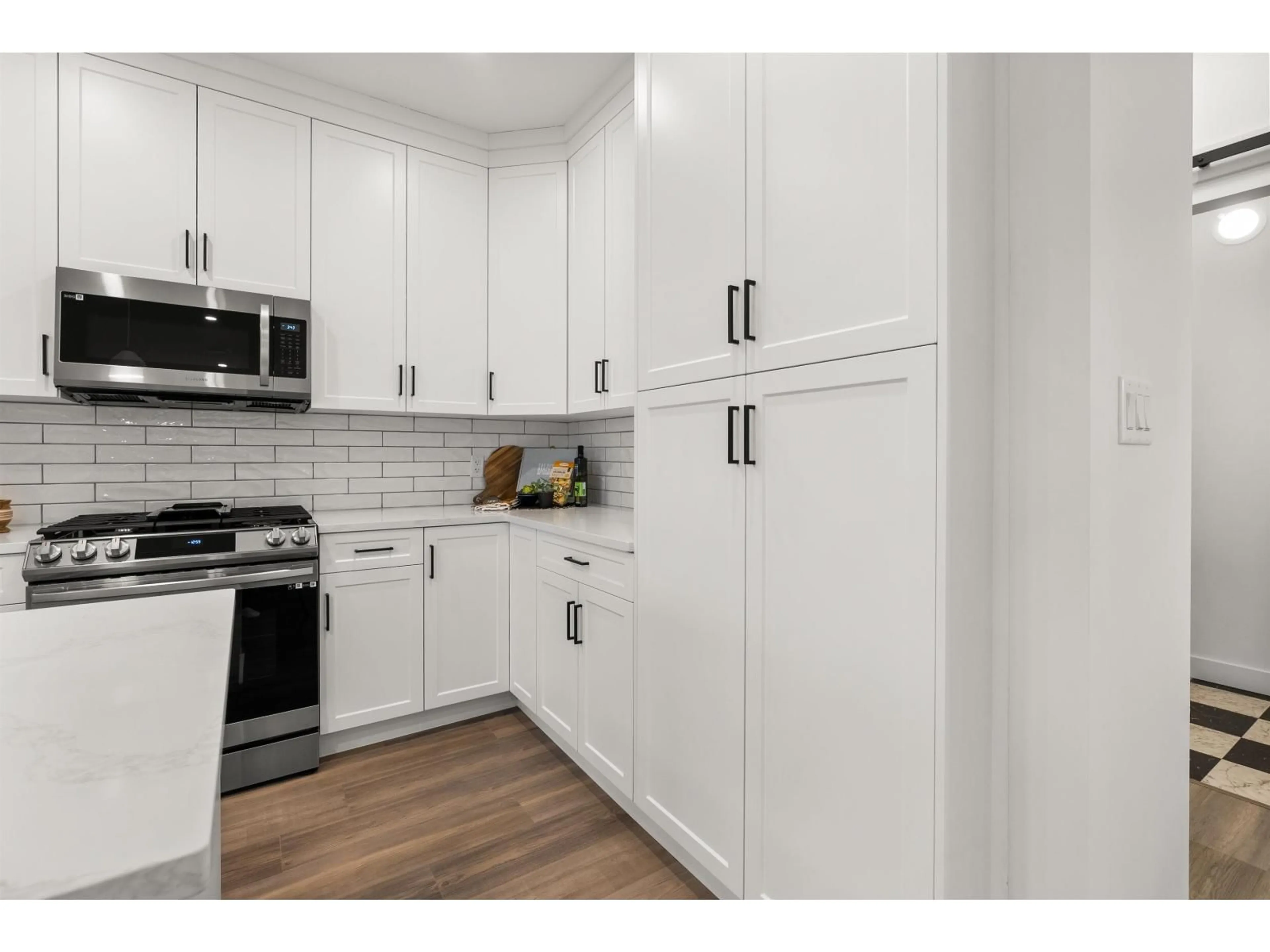 Standard kitchen, unknown for 3 - 1871 AGASSIZ AVENUE, Agassiz British Columbia V0M1A3