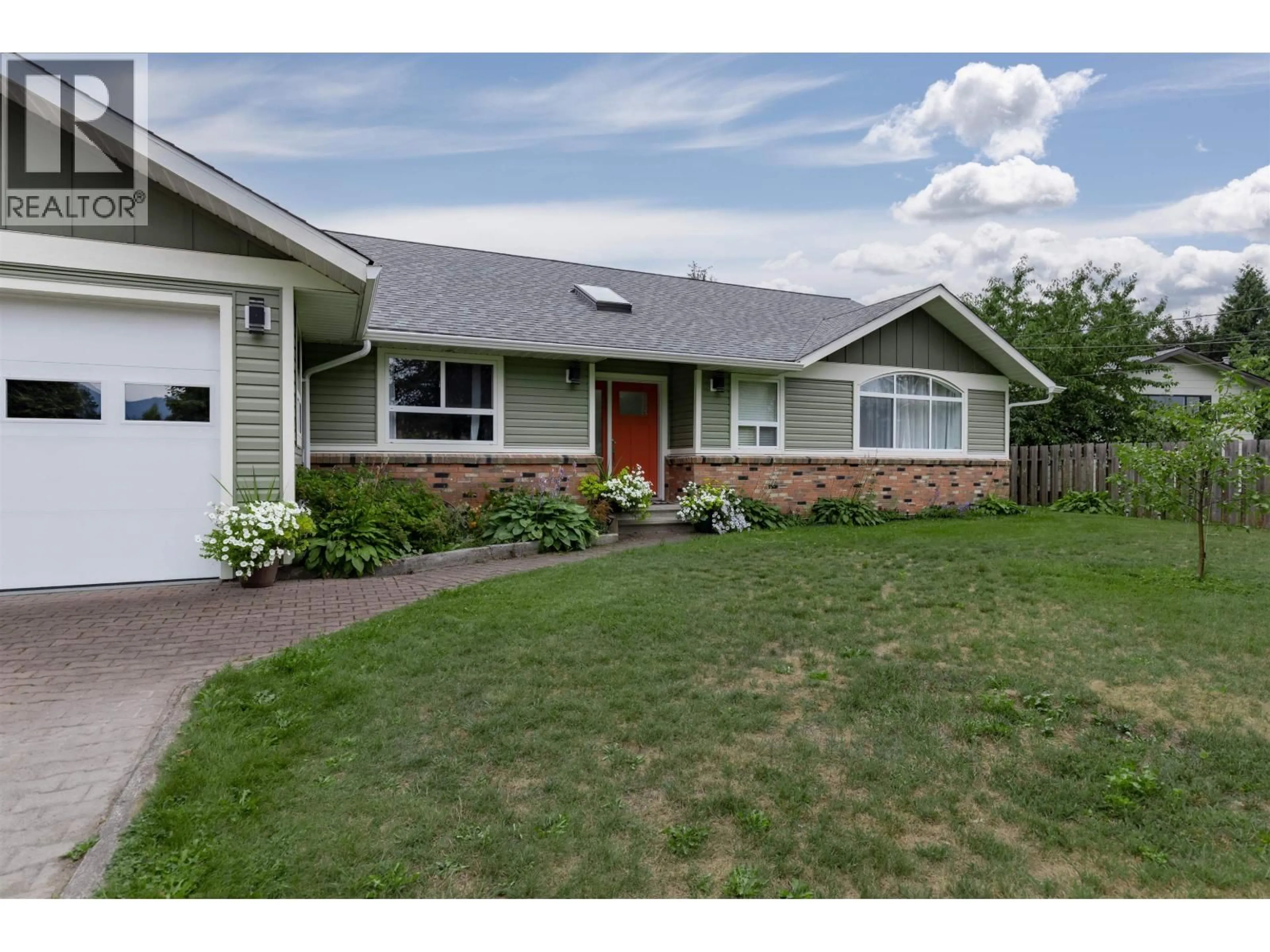 Home with vinyl exterior material, street for 4819 PARK AVENUE, Terrace British Columbia V8G1W3