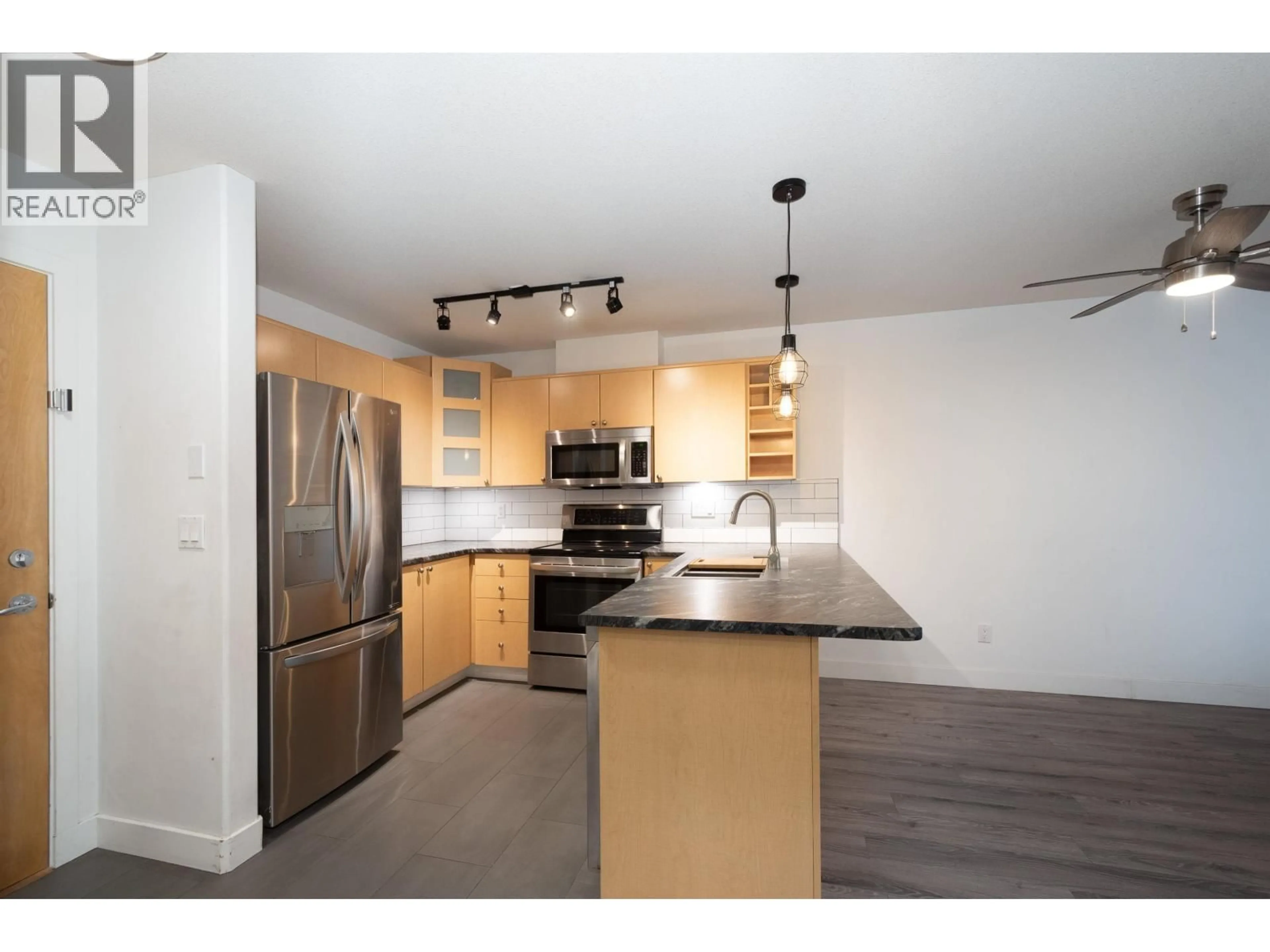 Open concept kitchen, wood/laminate floor for 312 - 3136 ST JOHNS STREET, Port Moody British Columbia V3H5E4