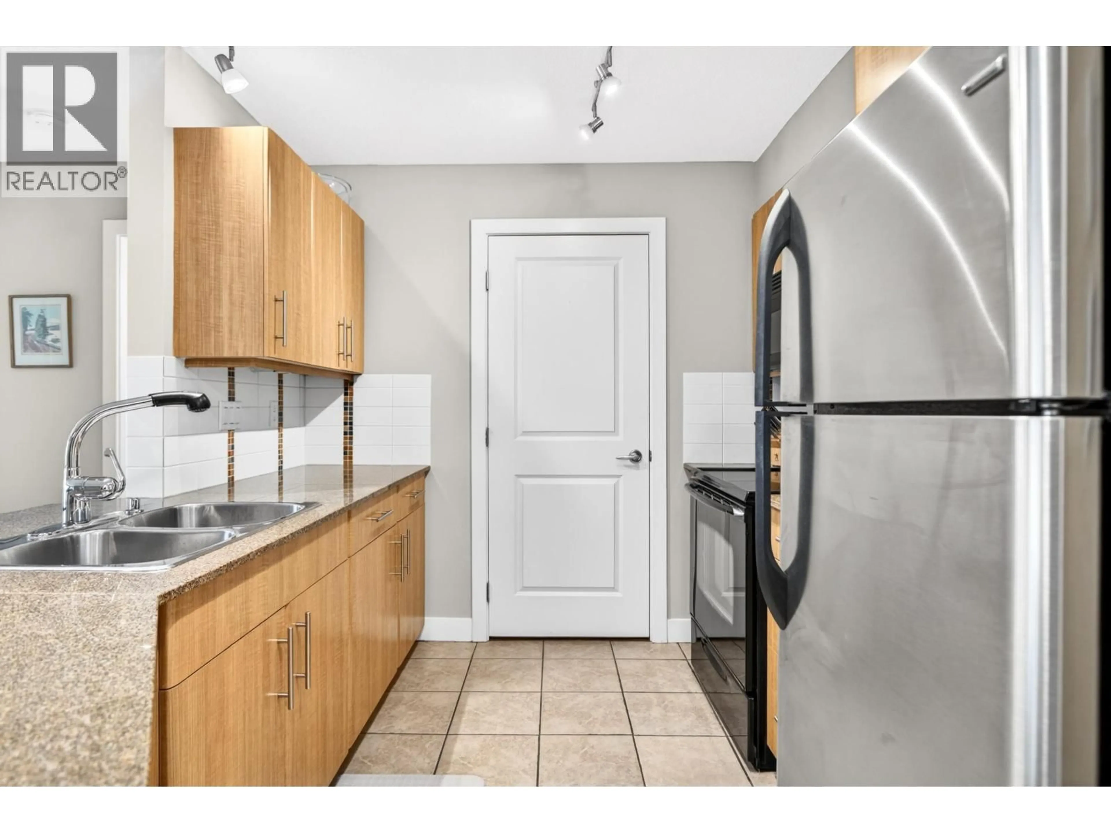 Standard kitchen, unknown for 301 - 12020 207A STREET, Maple Ridge British Columbia V2X8V2