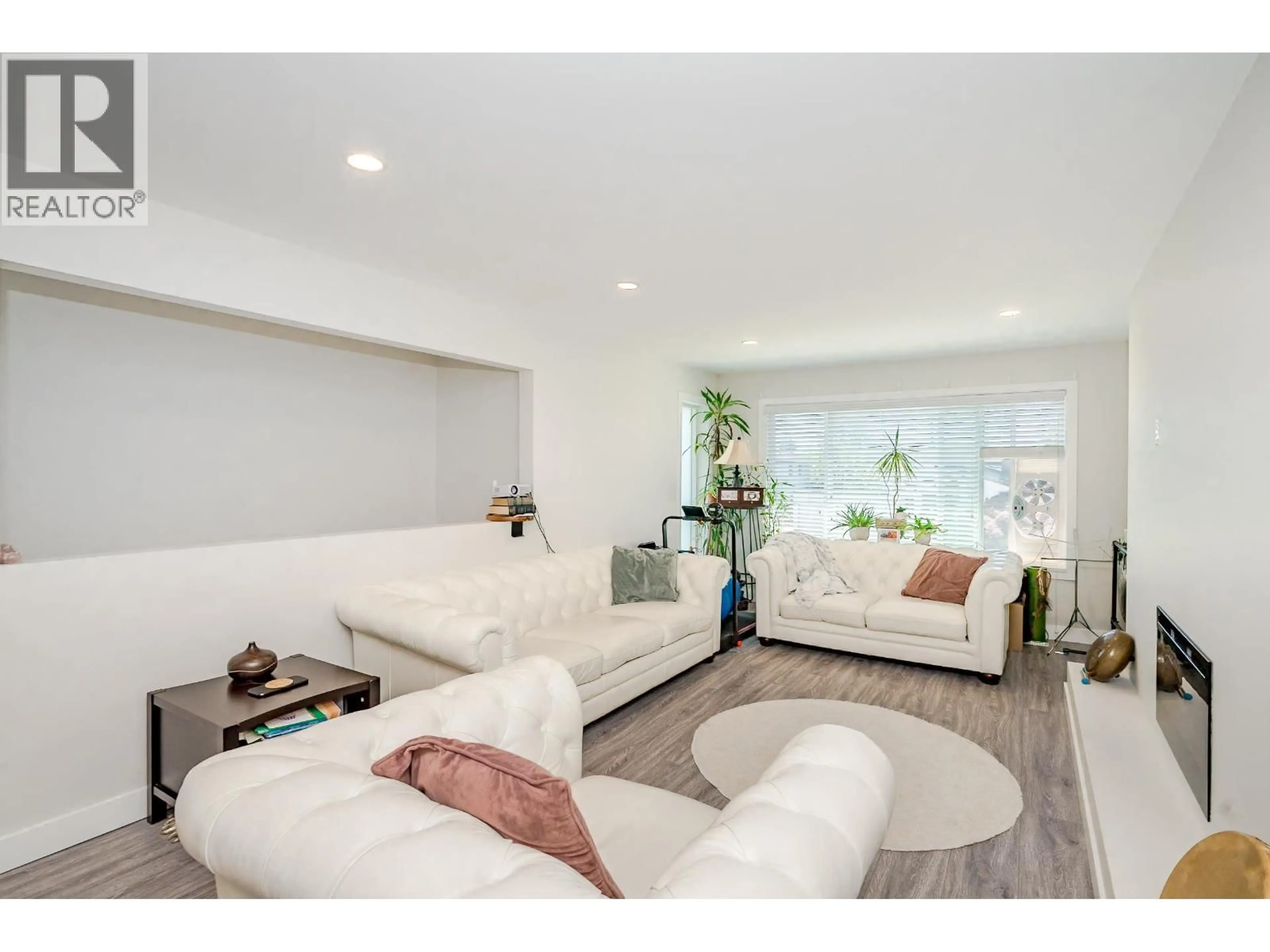 Living room with furniture, unknown for 10551 ANAHIM DRIVE, Richmond British Columbia V7A3C6