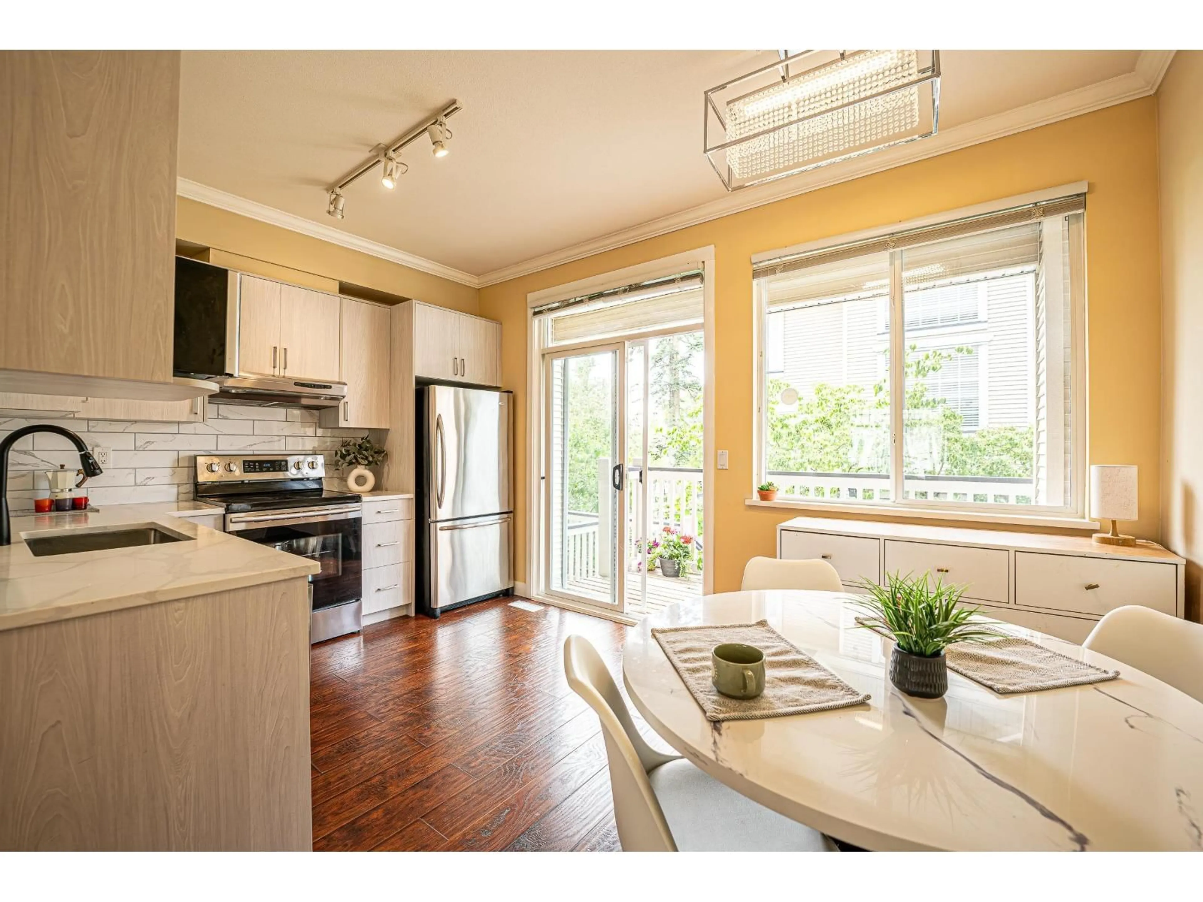 Open concept kitchen, wood/laminate floor for 54 - 8383 159 STREET, Surrey British Columbia V4N0W2