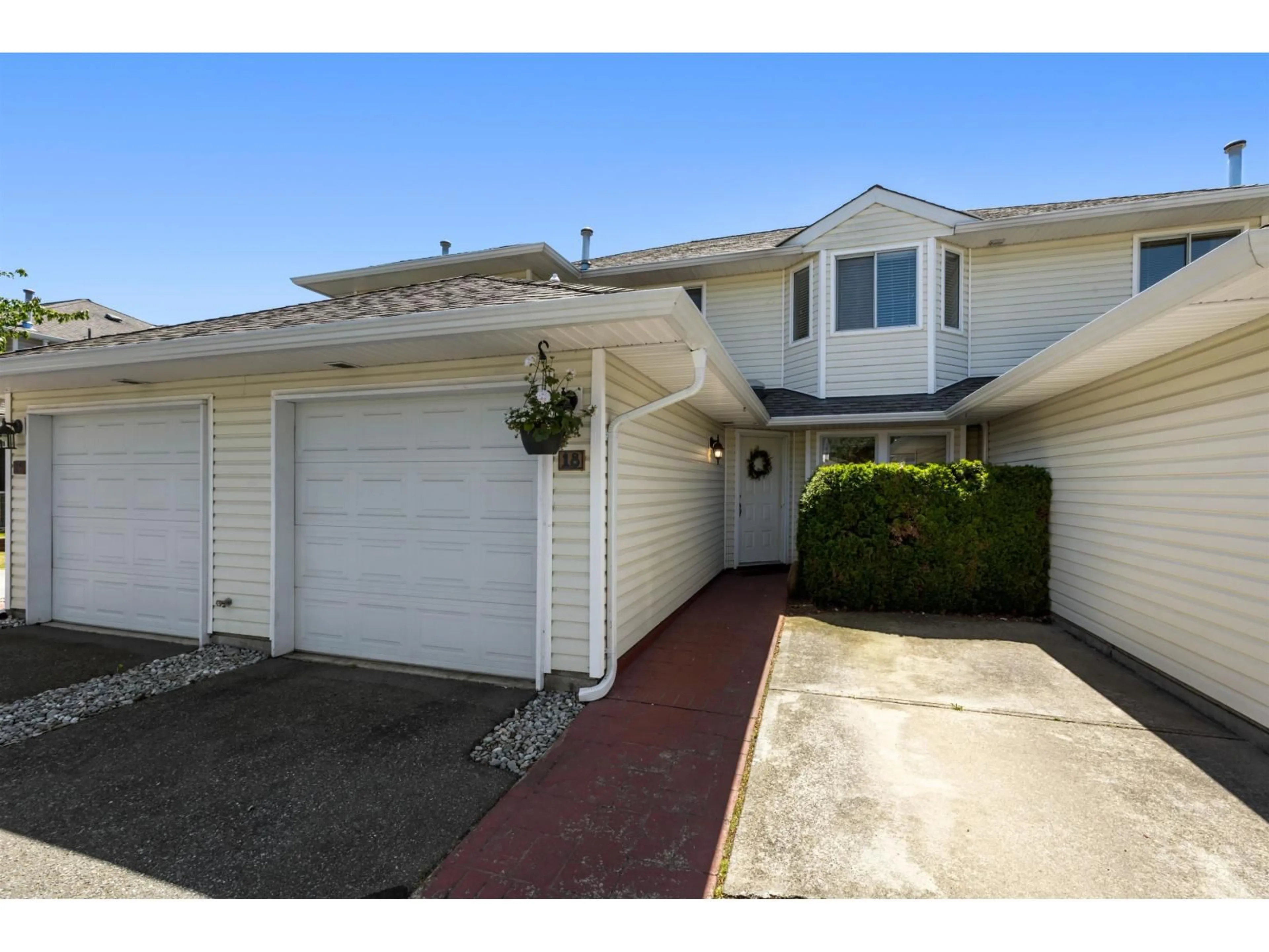 Indoor garage for 18 - 21928 48 AVENUE, Langley British Columbia V3A8H1