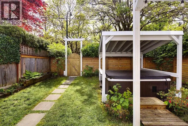 2977 6TH AVENUE, Vancouver 3