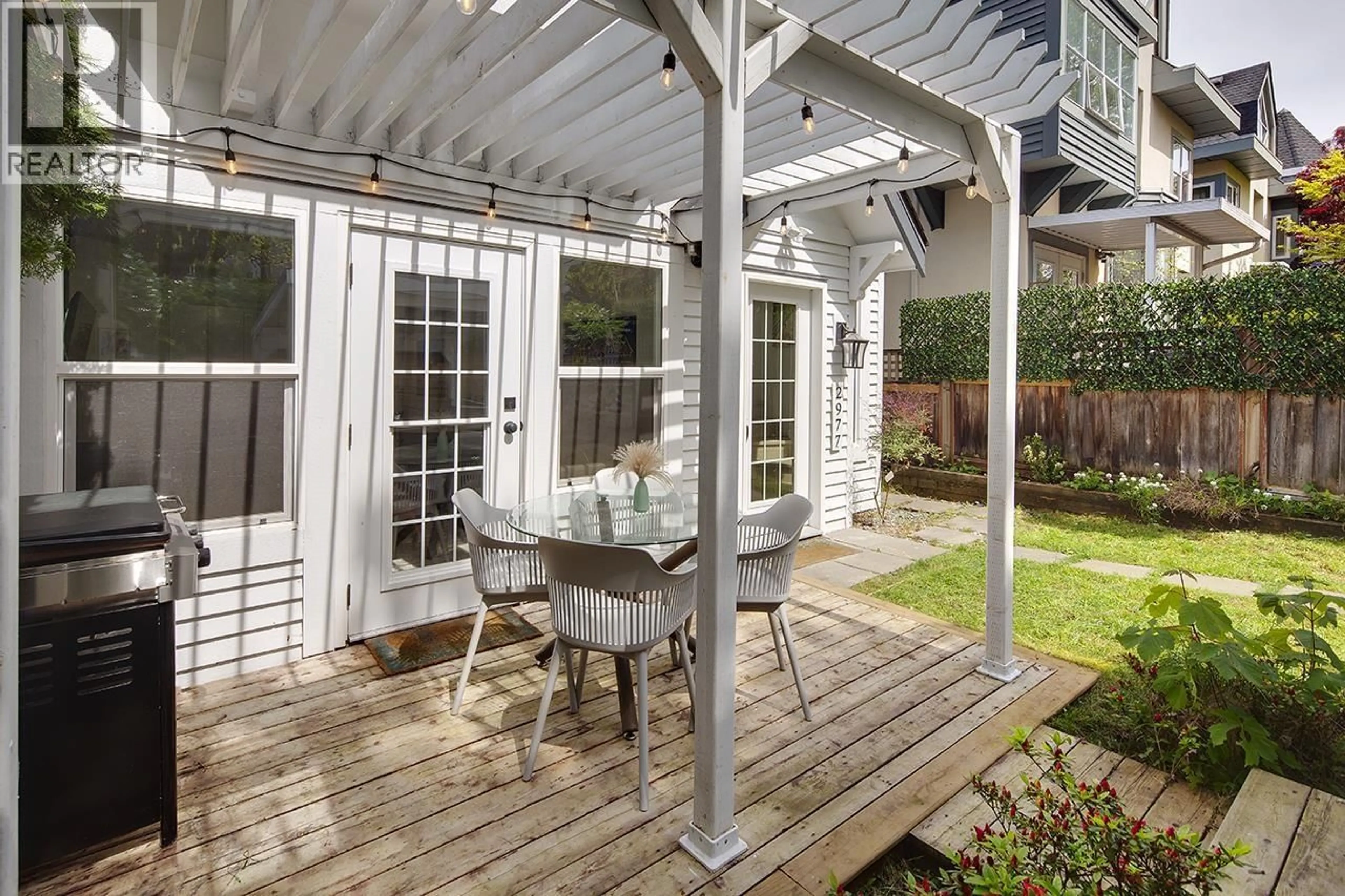 Patio, street for 2977 6TH AVENUE, Vancouver British Columbia V6K1X4