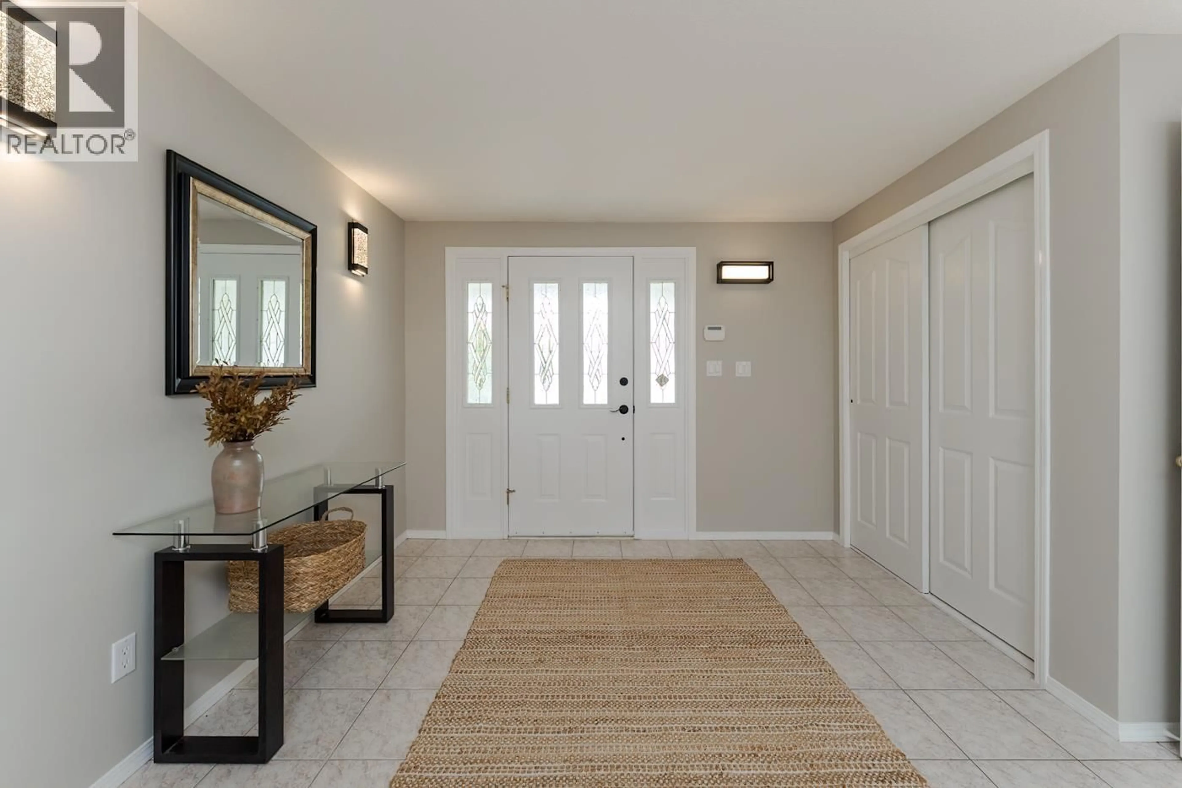Indoor entryway for 2560 PARENT ROAD, Prince George British Columbia V2N5G3