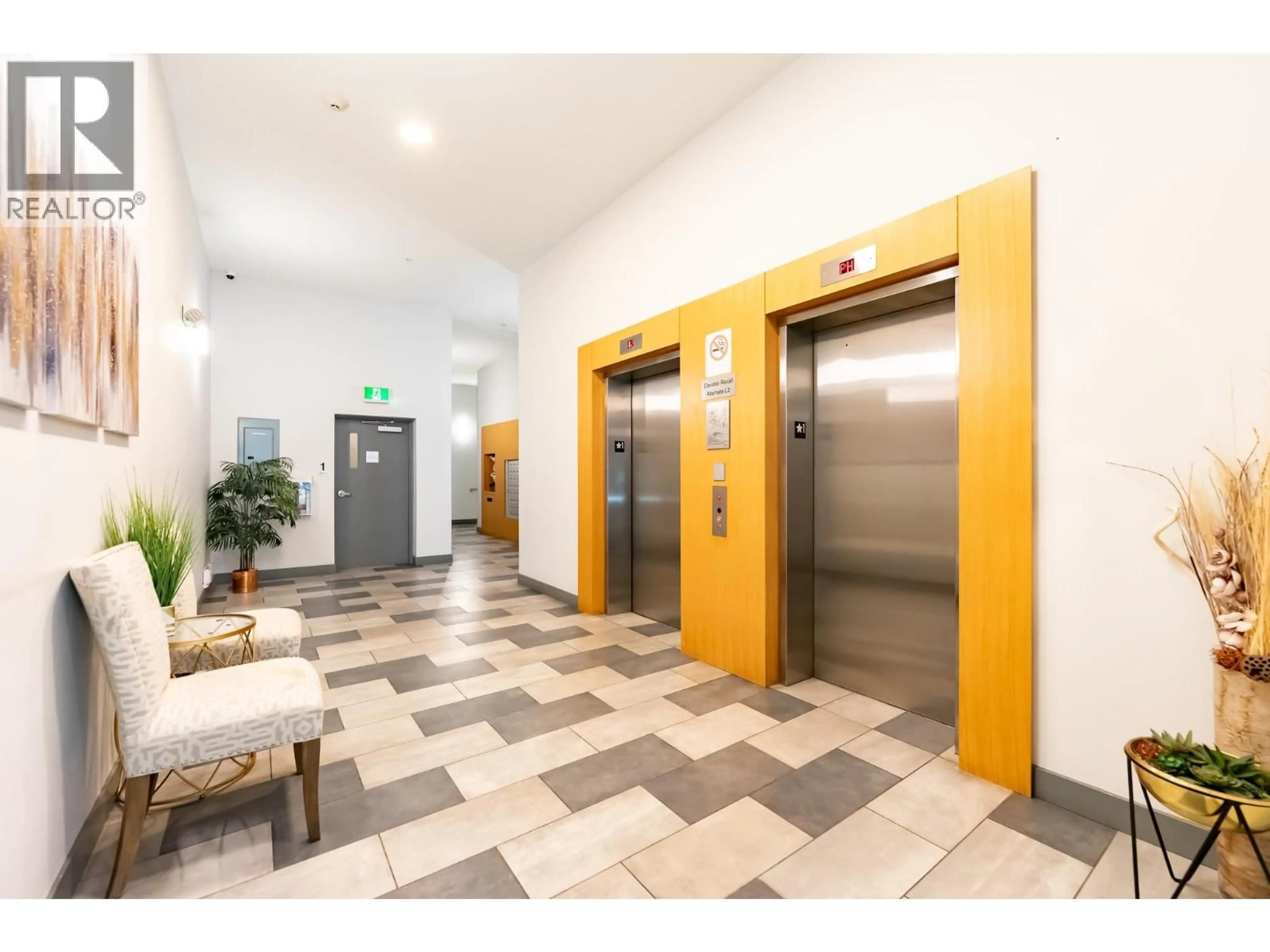 Indoor foyer for PH27 - 6283 KINGSWAY, Burnaby British Columbia V5J0H3