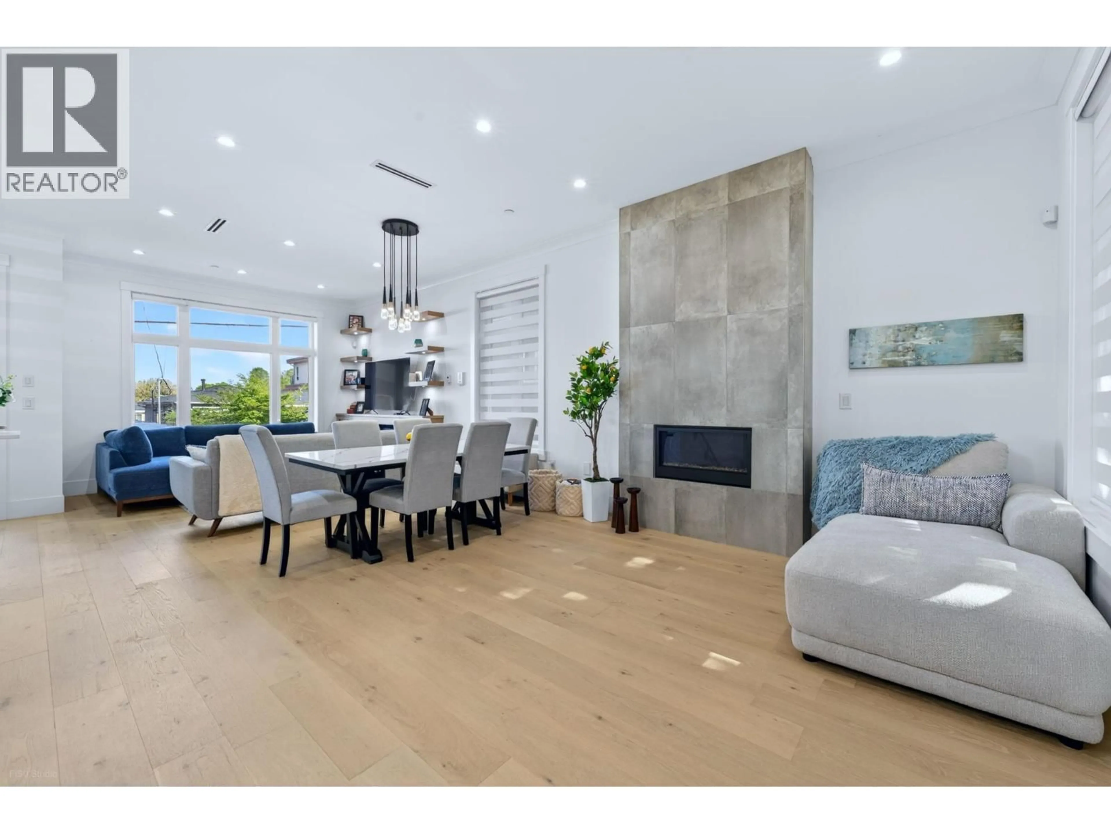 Living room with furniture, unknown for 4990 SHERBROOKE STREET, Vancouver British Columbia V5W3M2