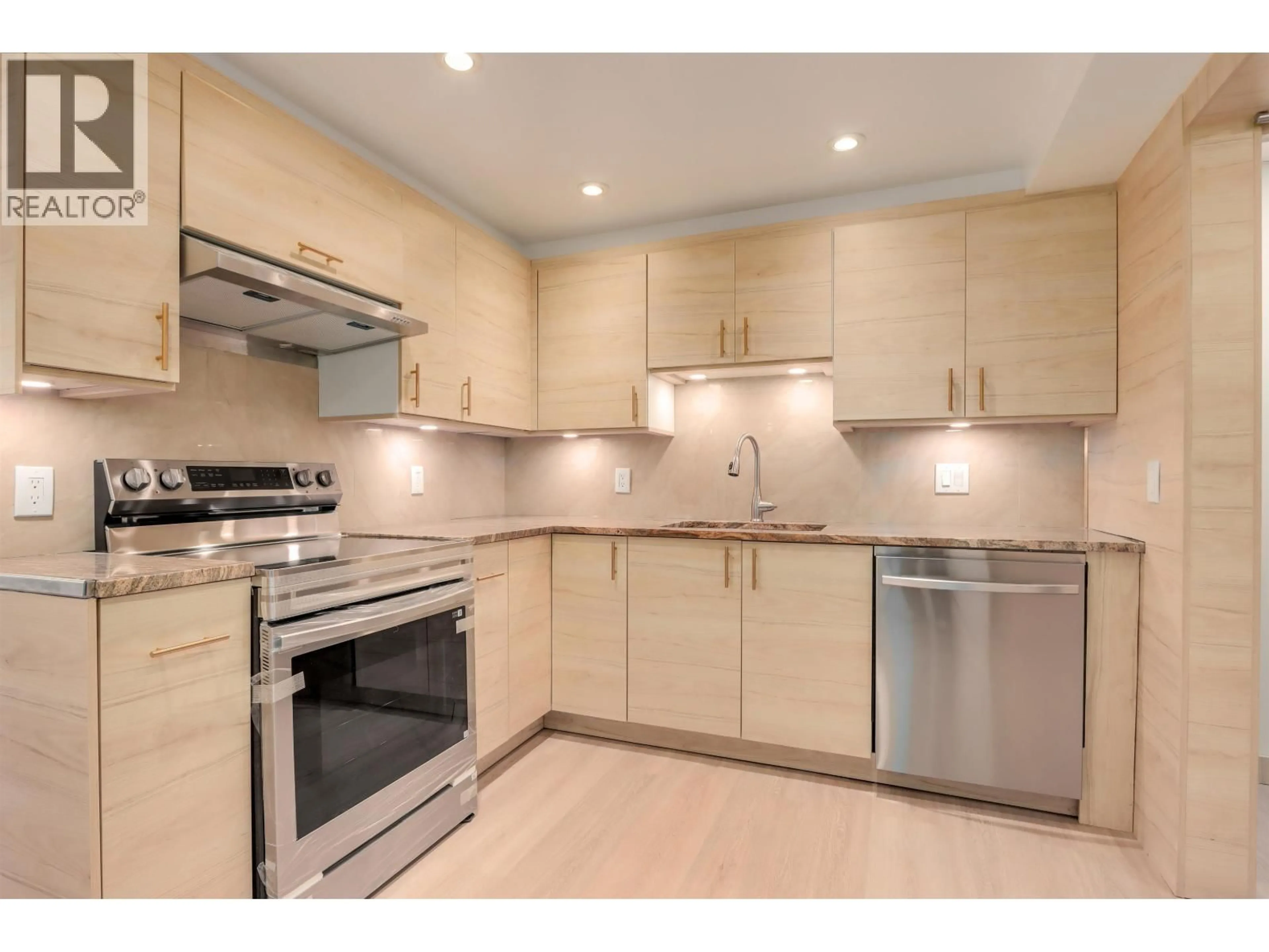 Standard kitchen, unknown for 701 - 738 BROUGHTON STREET, Vancouver British Columbia V6G3A7
