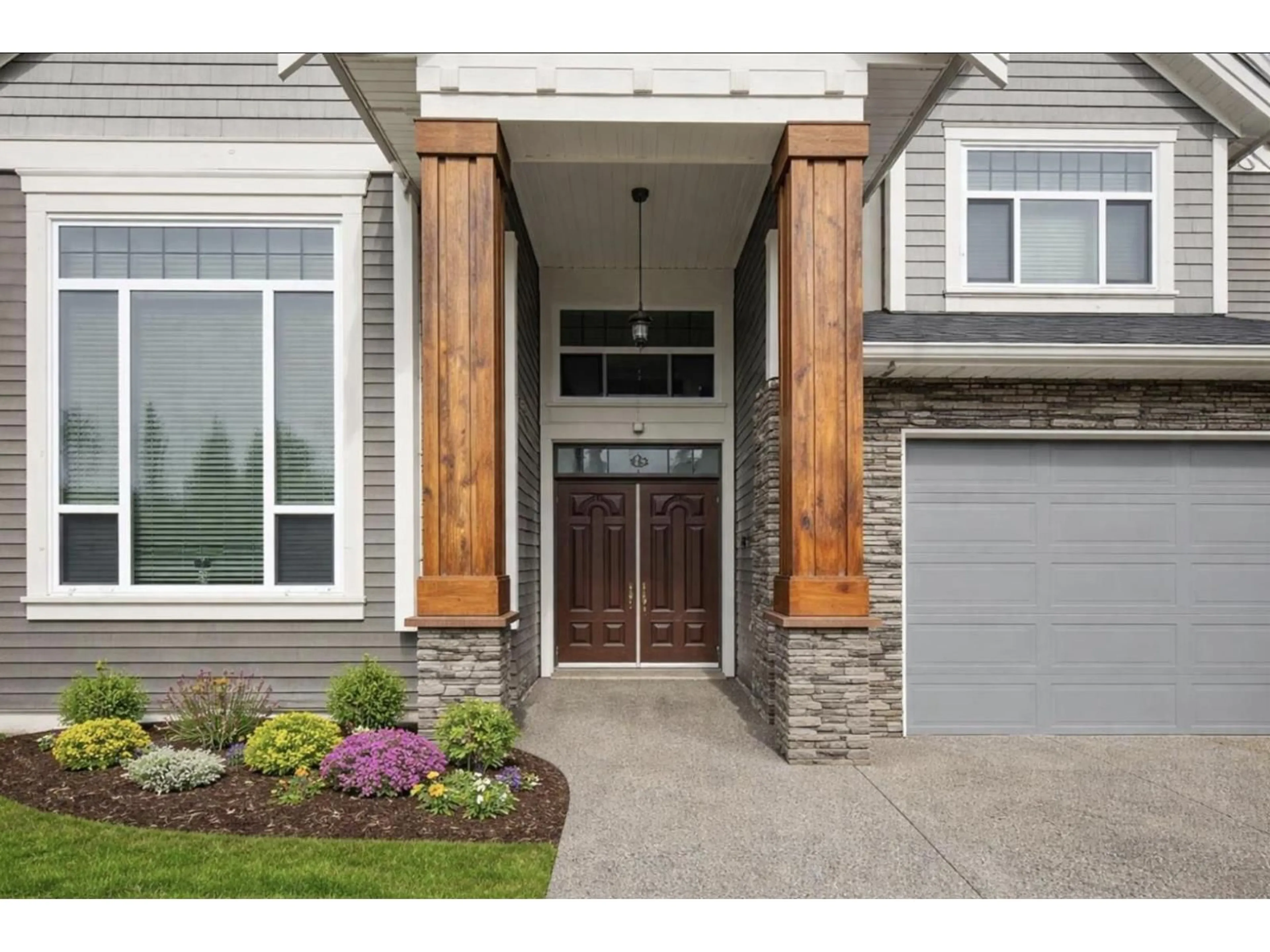 Indoor entryway for 32141 HILLCREST AVENUE, Mission British Columbia V2V1L3