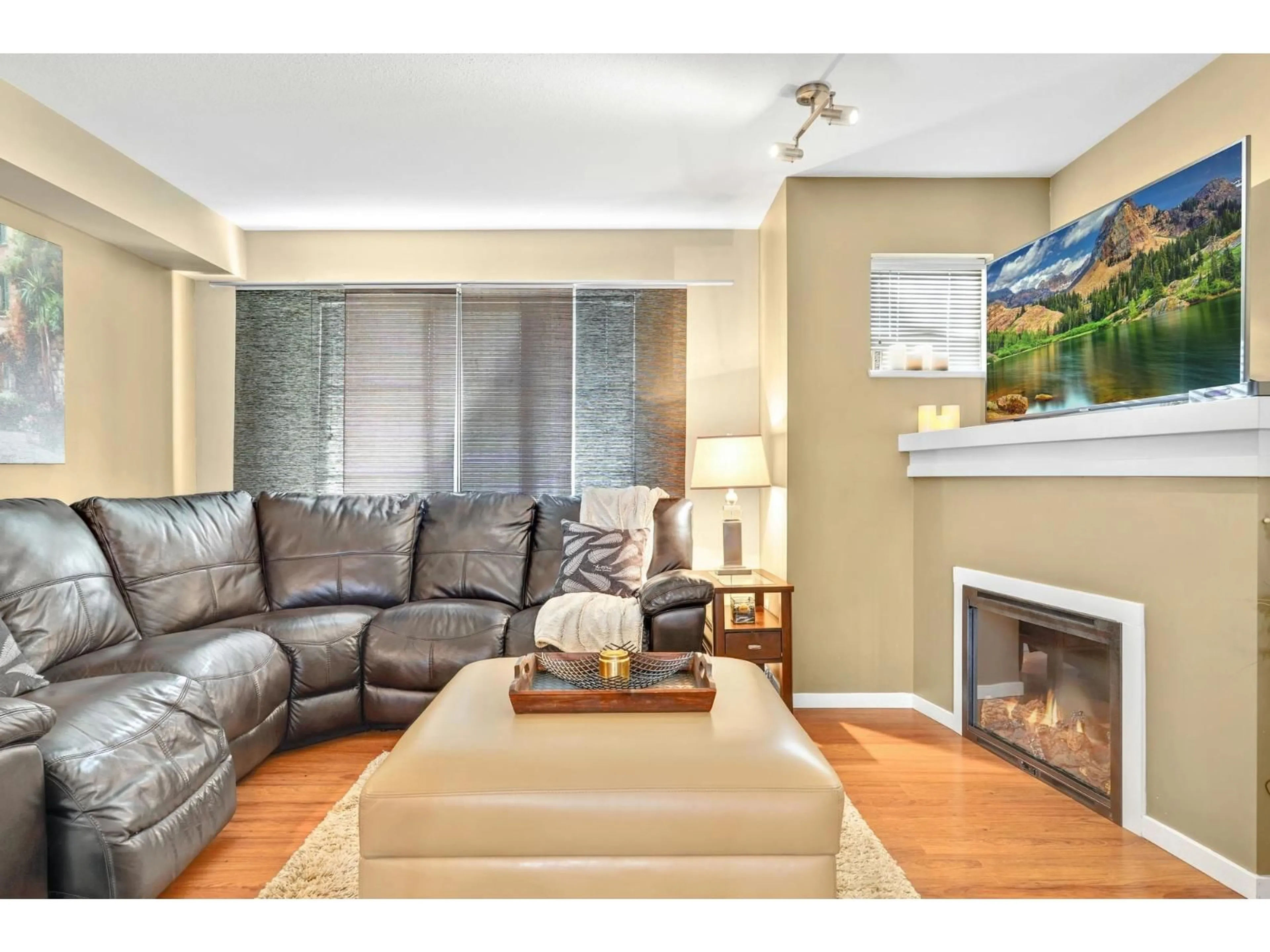Living room with furniture, wood/laminate floor for 13 - 15175 62A AVENUE, Surrey British Columbia V3S1X1