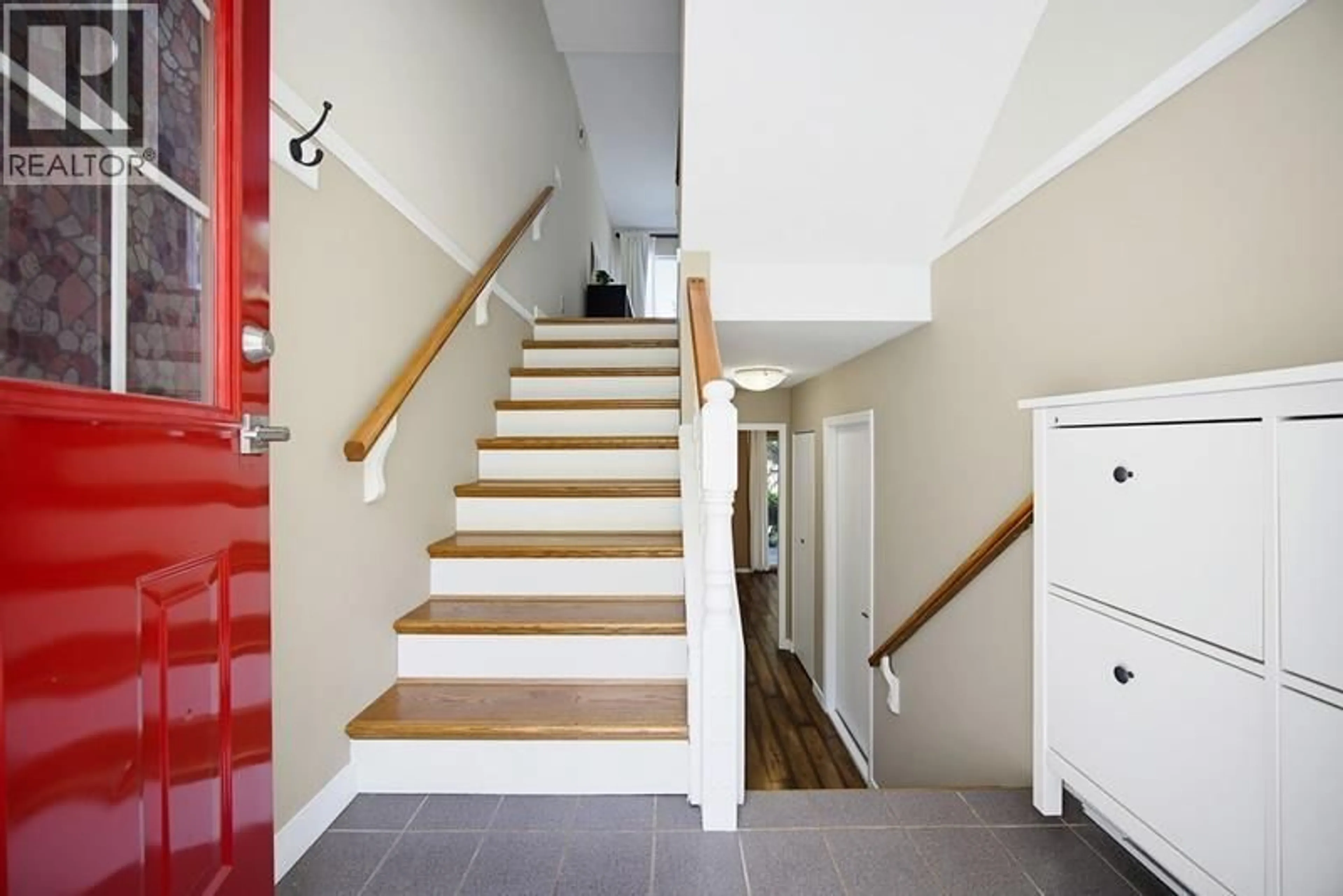 Stairs for 80 - 2450 HAWTHORNE AVENUE, Port Coquitlam British Columbia V3C6B3