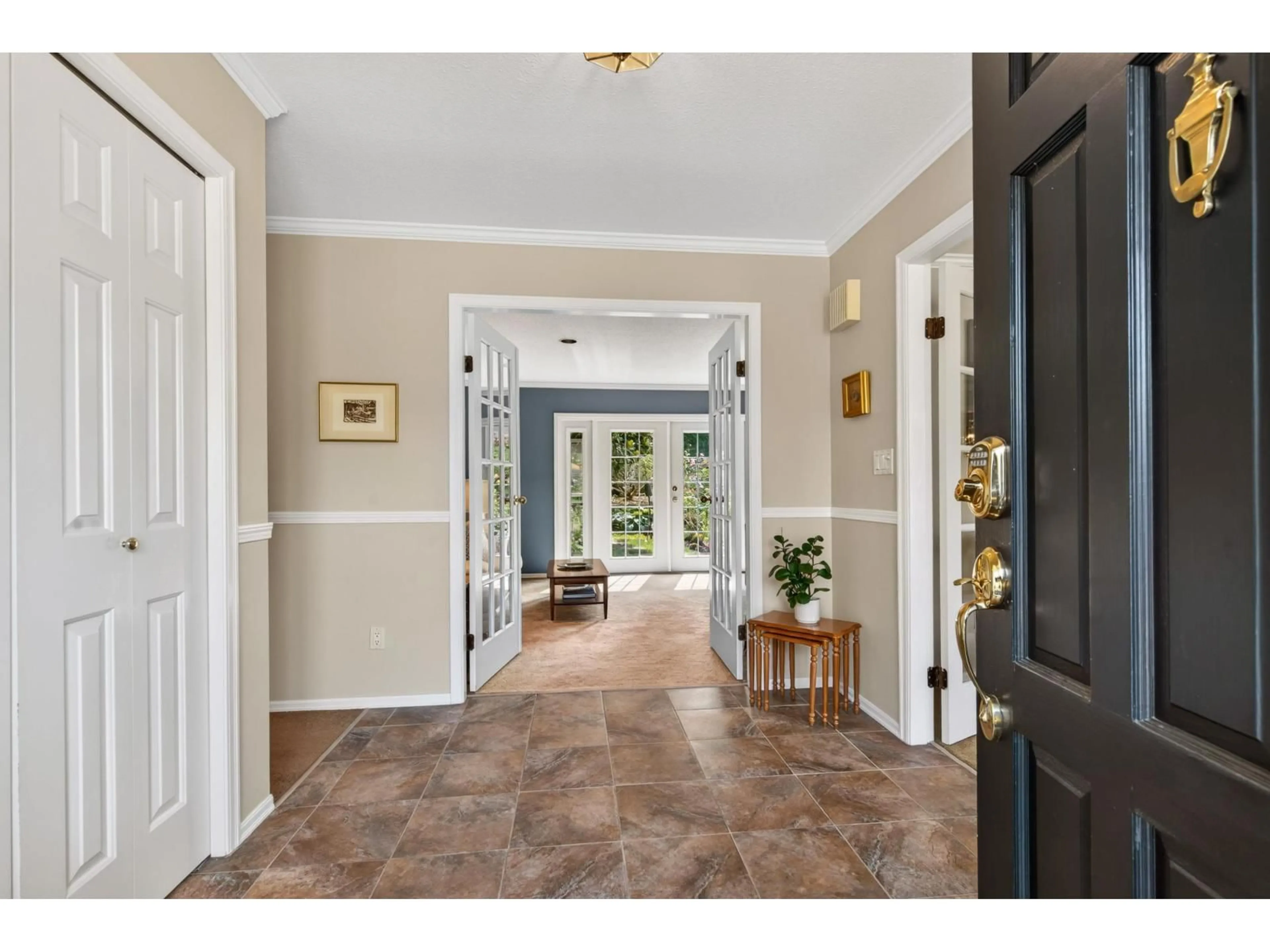 Indoor entryway for 17394 28A AVENUE, Surrey British Columbia V3Z0E7