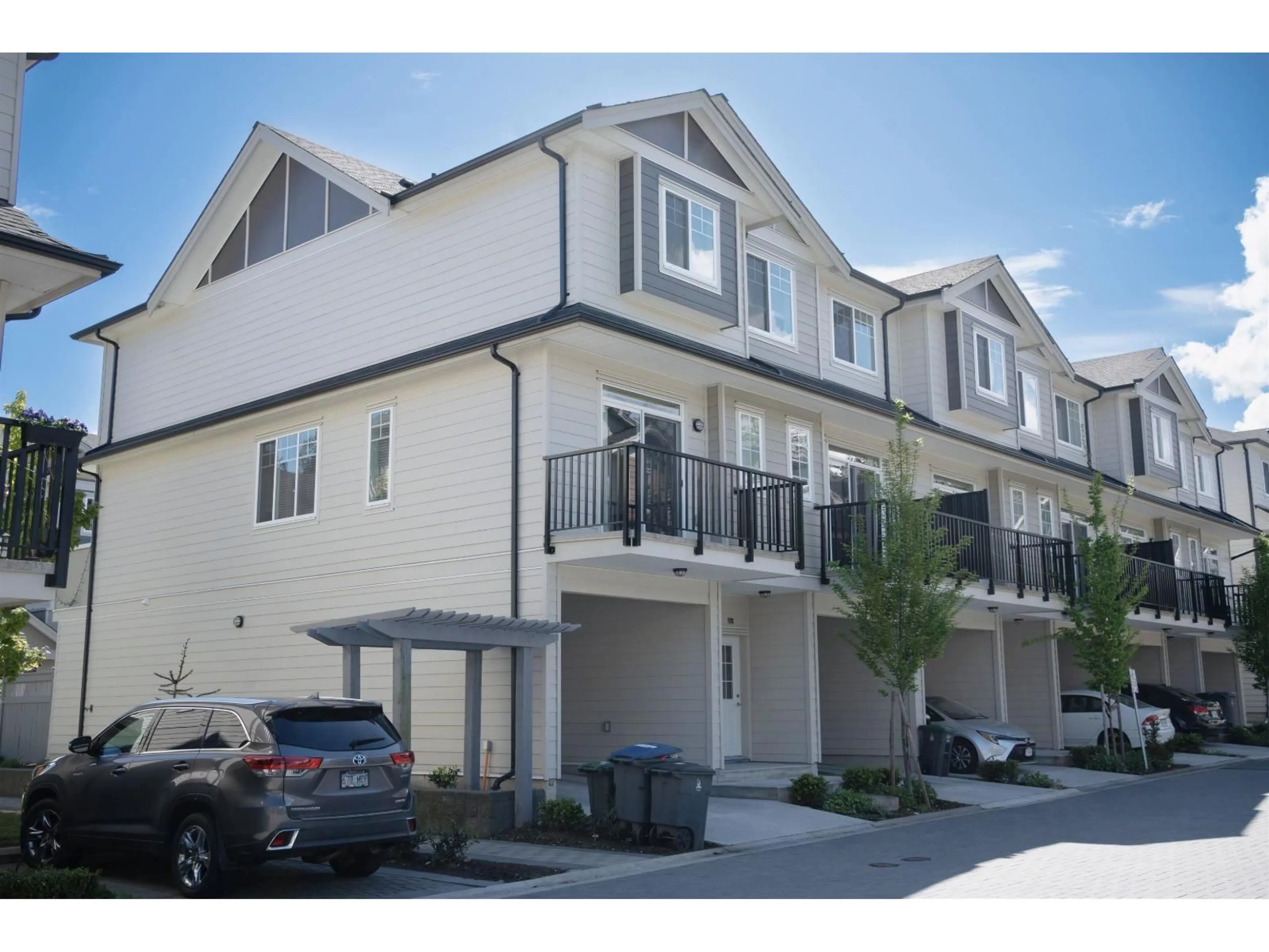 Home with vinyl exterior material, street for 176 - 13898 64 AVENUE, Surrey British Columbia V3W1L6
