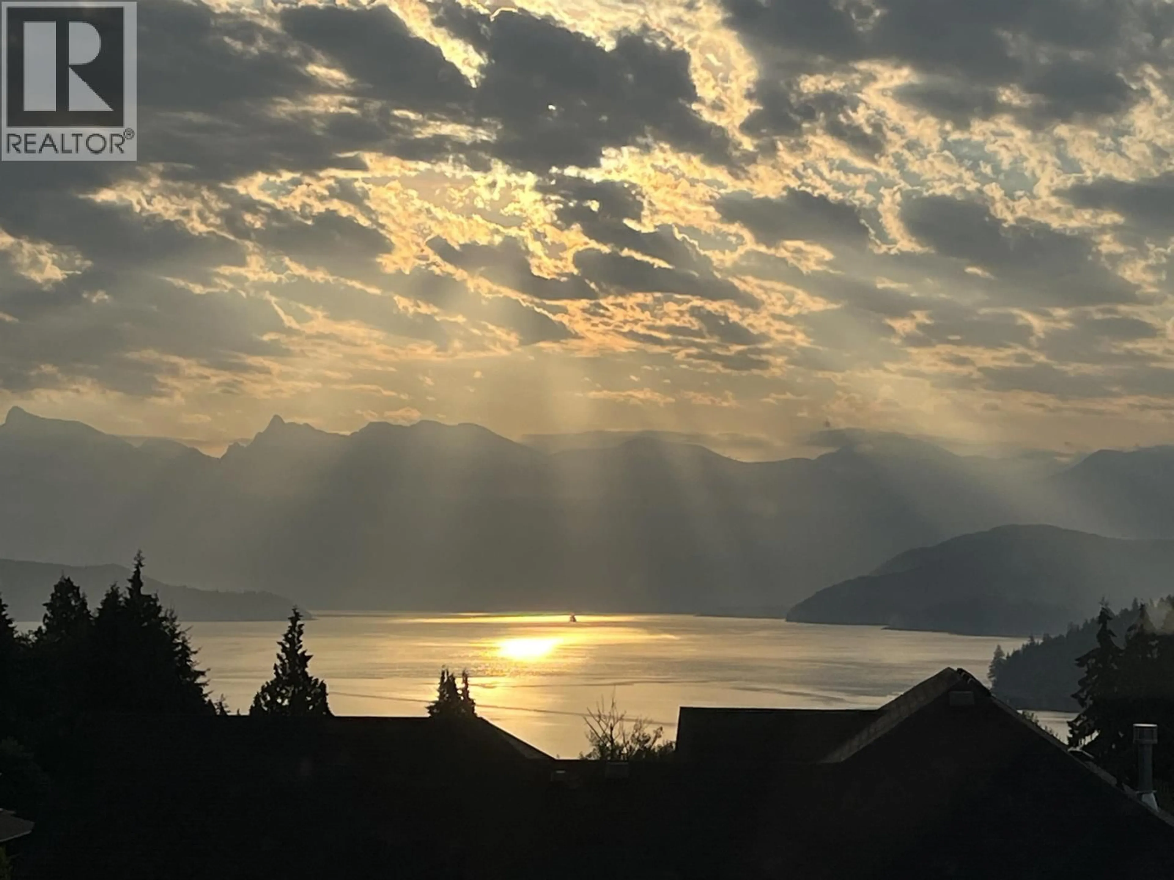 Blurry image for 605 WOODLAND AVENUE, Gibsons British Columbia V0N1V1