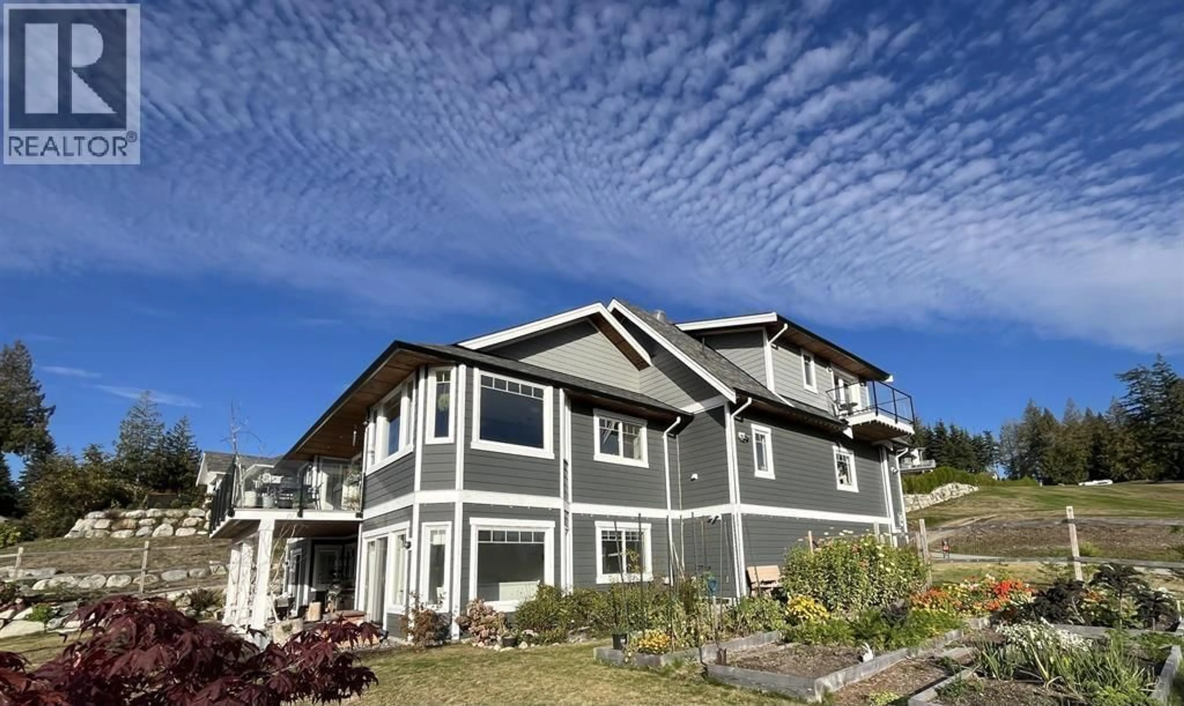 Home with vinyl exterior material, mountain view for 605 WOODLAND AVENUE, Gibsons British Columbia V0N1V1