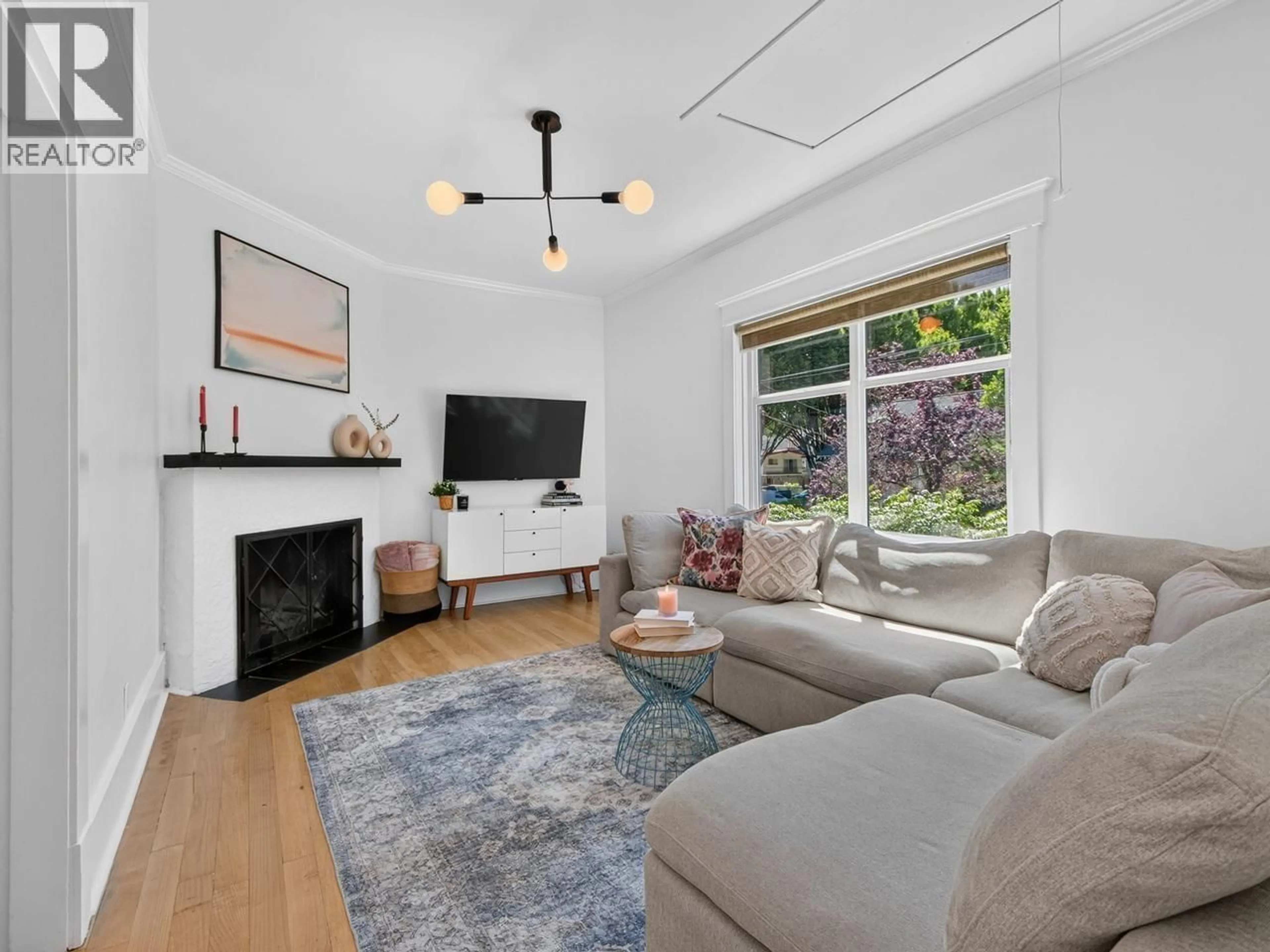 Living room with furniture, unknown for 3730 WINDSOR STREET, Vancouver British Columbia V5V4N7