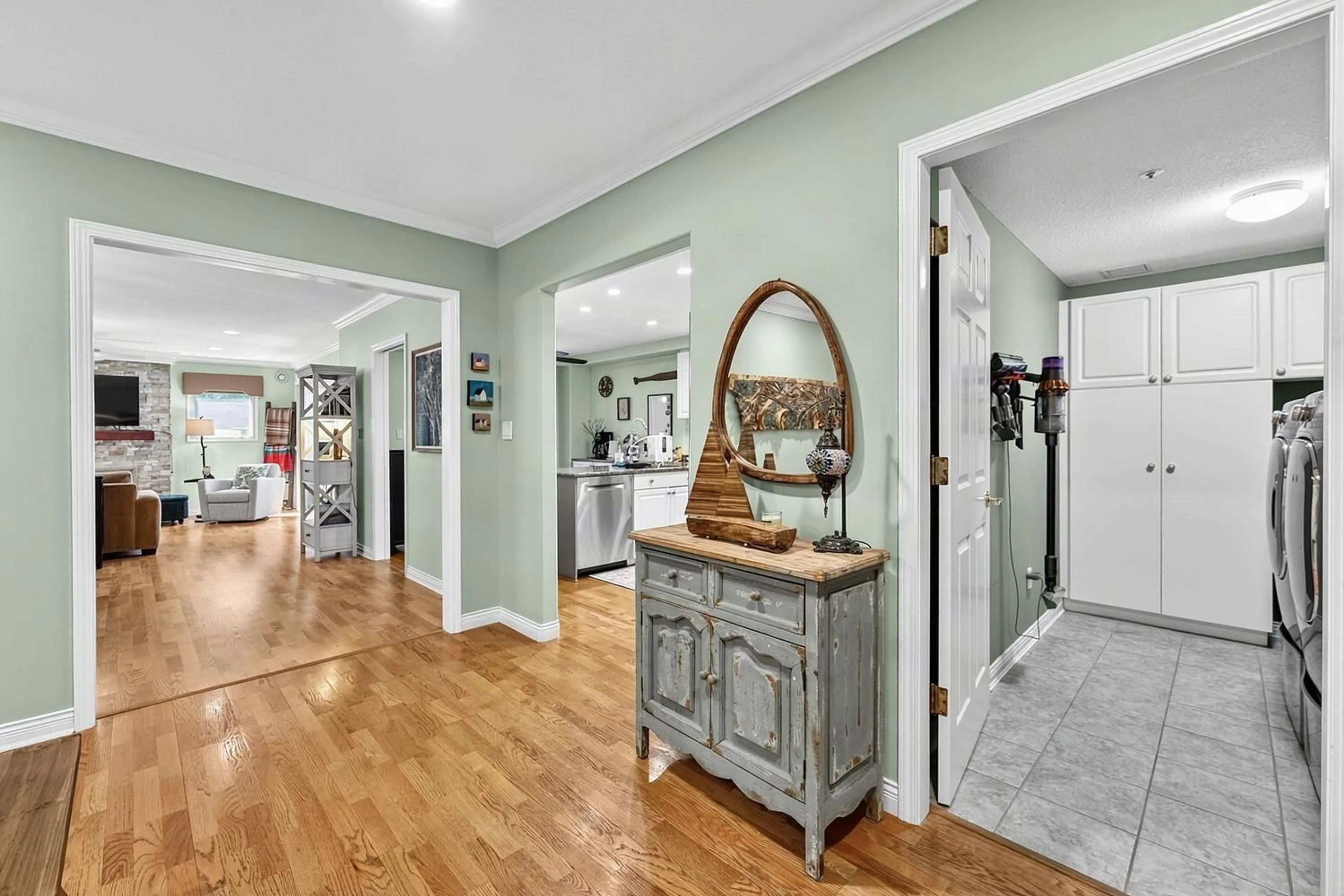 Indoor entryway for 203 - 1725 128 STREET, Surrey British Columbia V4A3V2