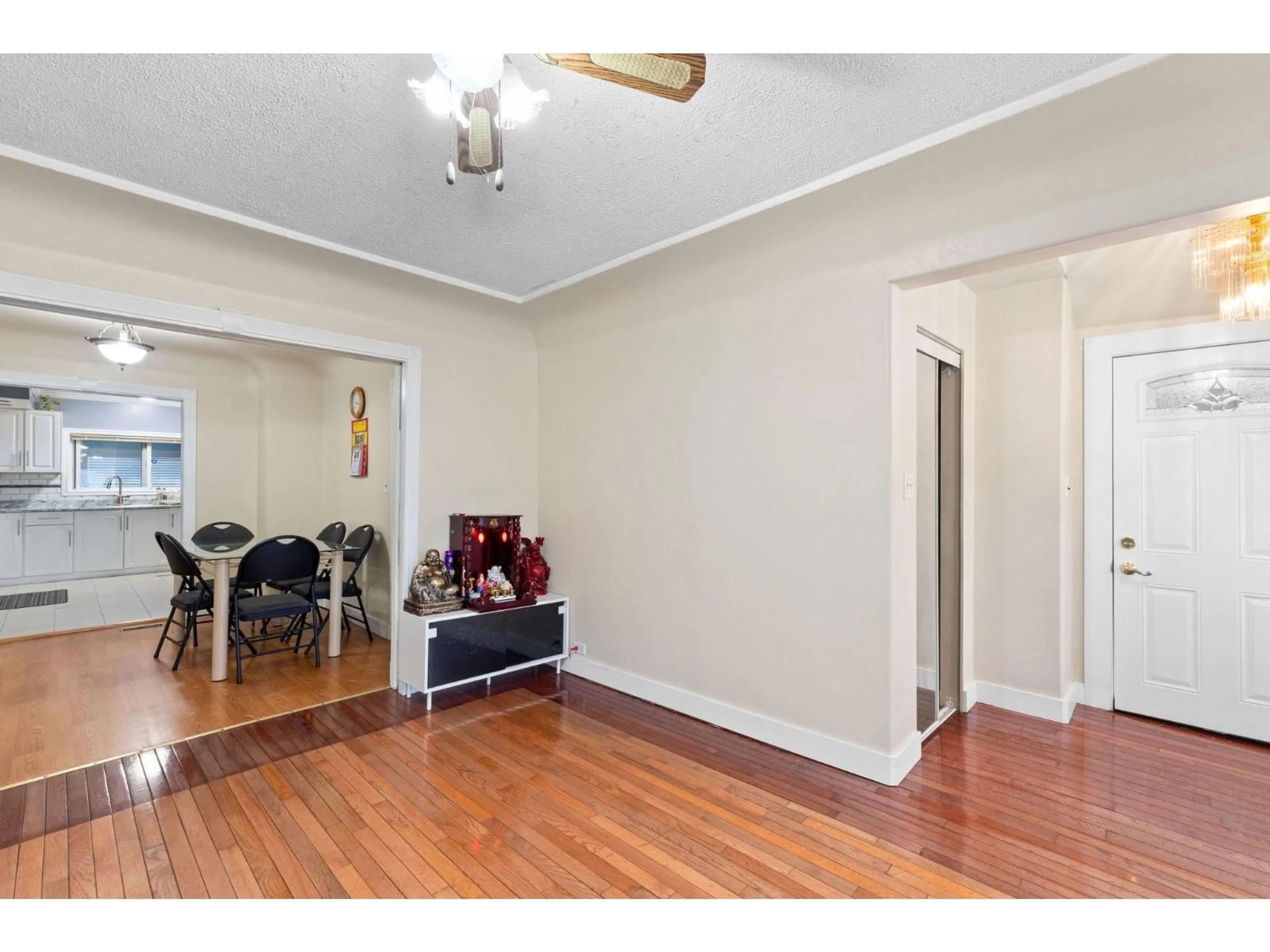 A pic of a room for 23038 FRASER HIGHWAY, Langley British Columbia V2Z2V1