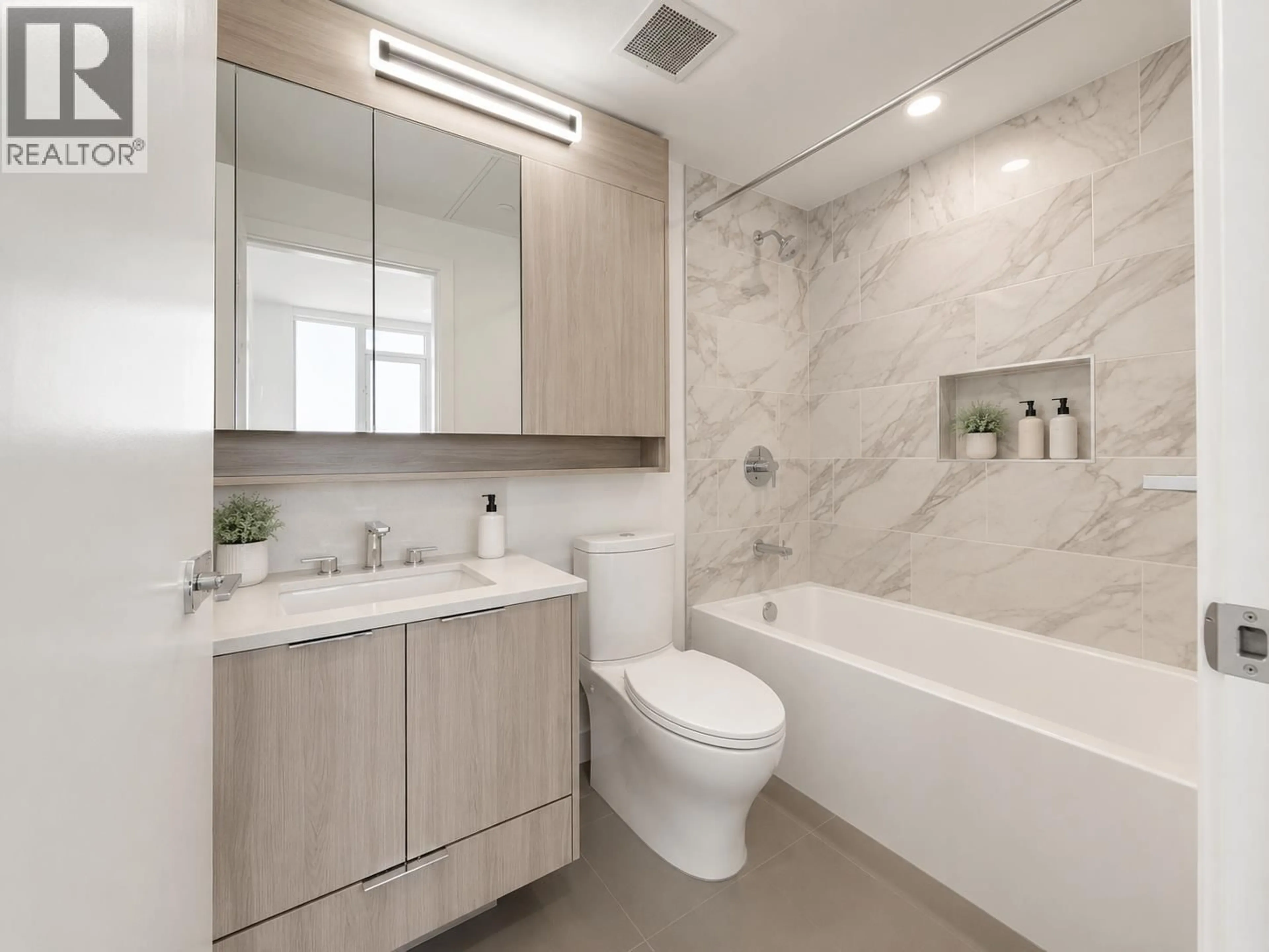 Contemporary bathroom, ceramic/tile floor for 1506 - 901 LOUGHEED HIGHWAY, Coquitlam British Columbia V3K3T3