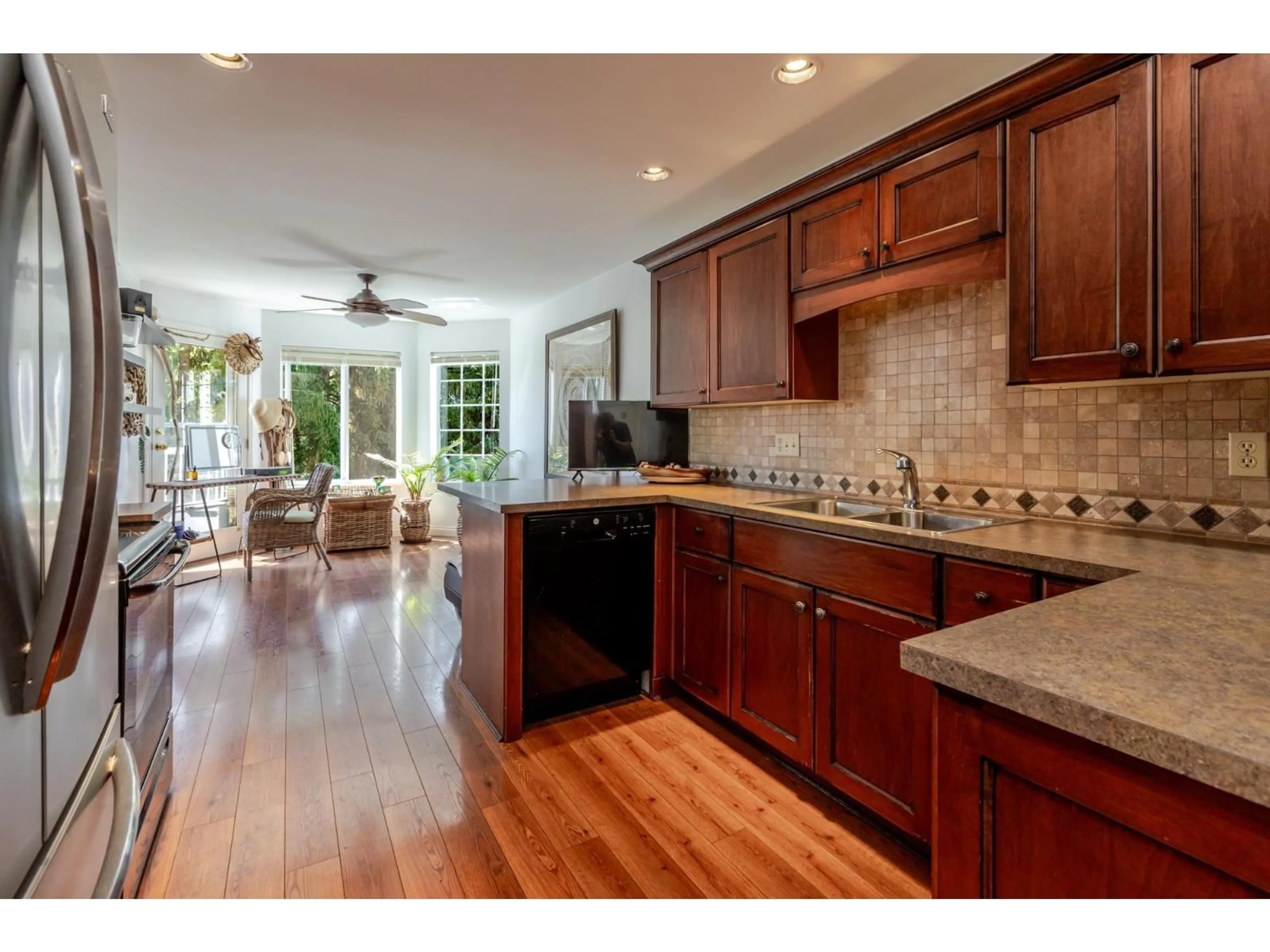 Open concept kitchen, ceramic/tile floor for 205 - 5363 206 STREET, Langley British Columbia V3A2C5