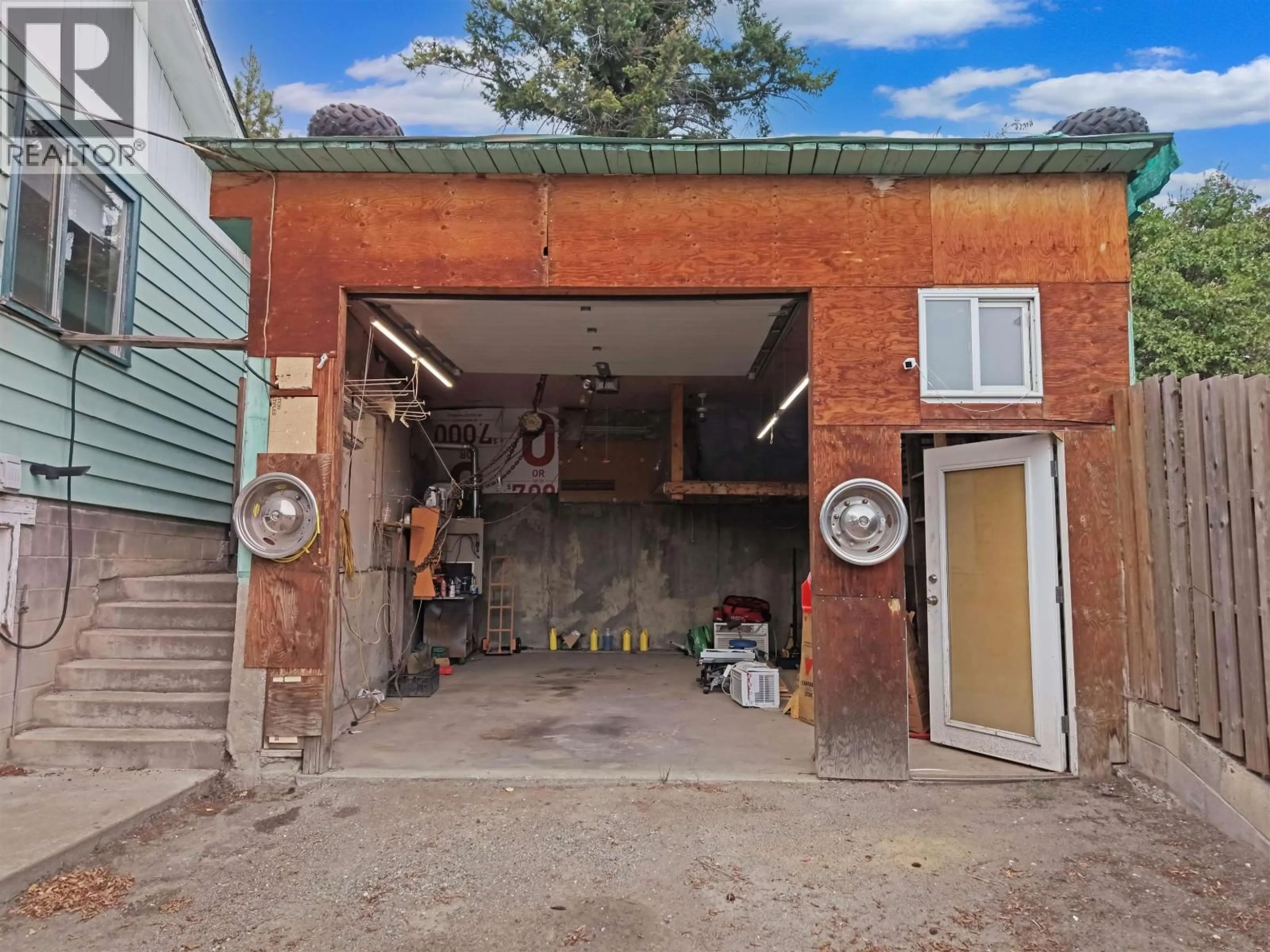 Indoor garage for 1176 2ND AVENUE, Williams Lake British Columbia V2G1X8