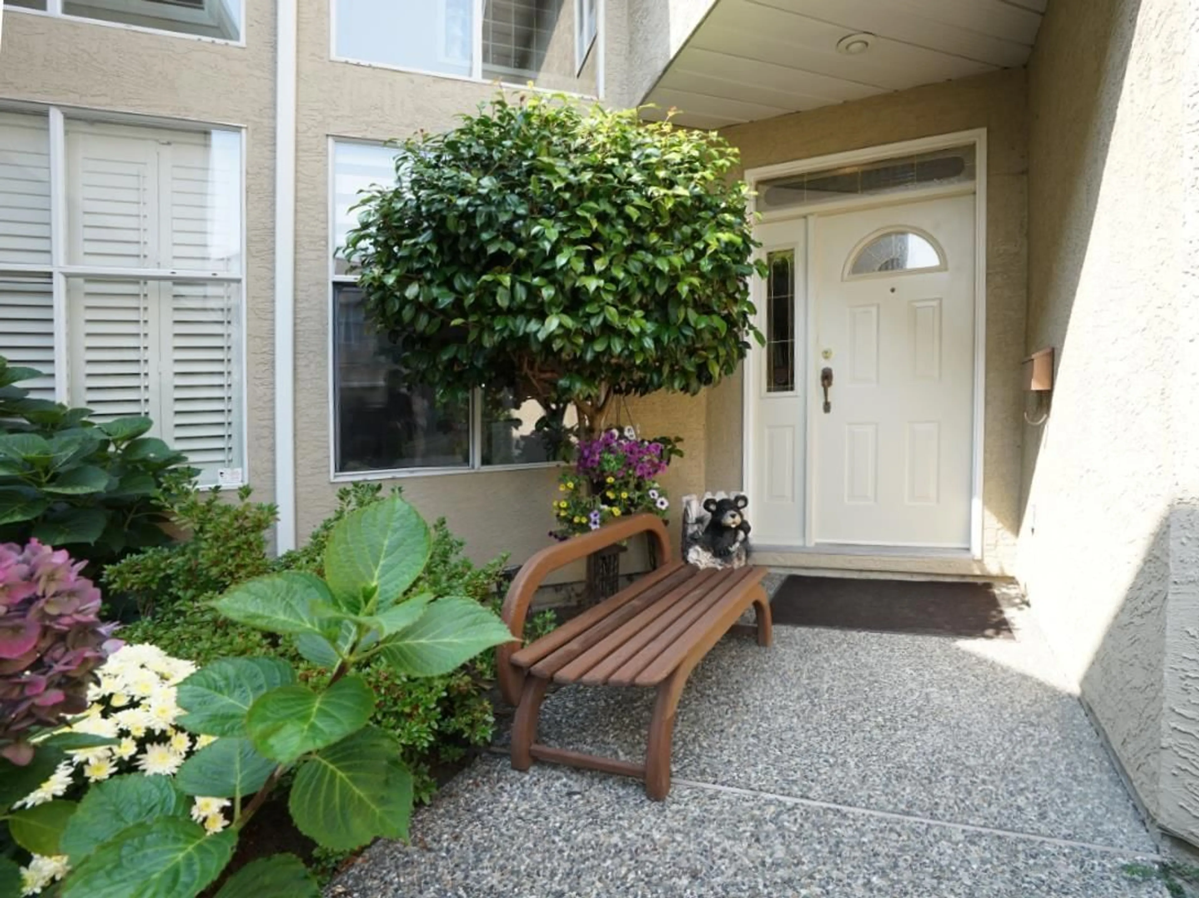 Indoor entryway for 13 - 6211 BOUNDARY DRIVE WEST, Surrey British Columbia V3X3G7