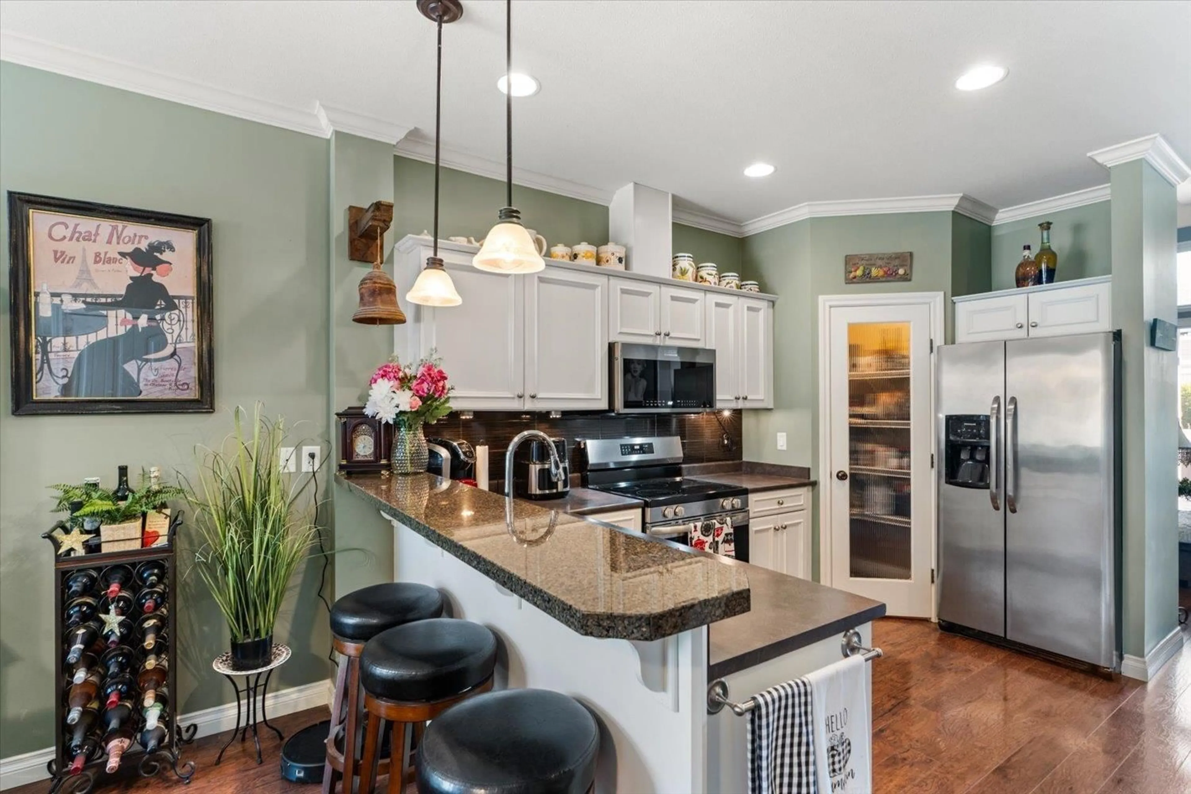 Open concept kitchen, ceramic/tile floor for 3 - 6577 SOUTHDOWNE PLACE, Chilliwack British Columbia V2R0H4