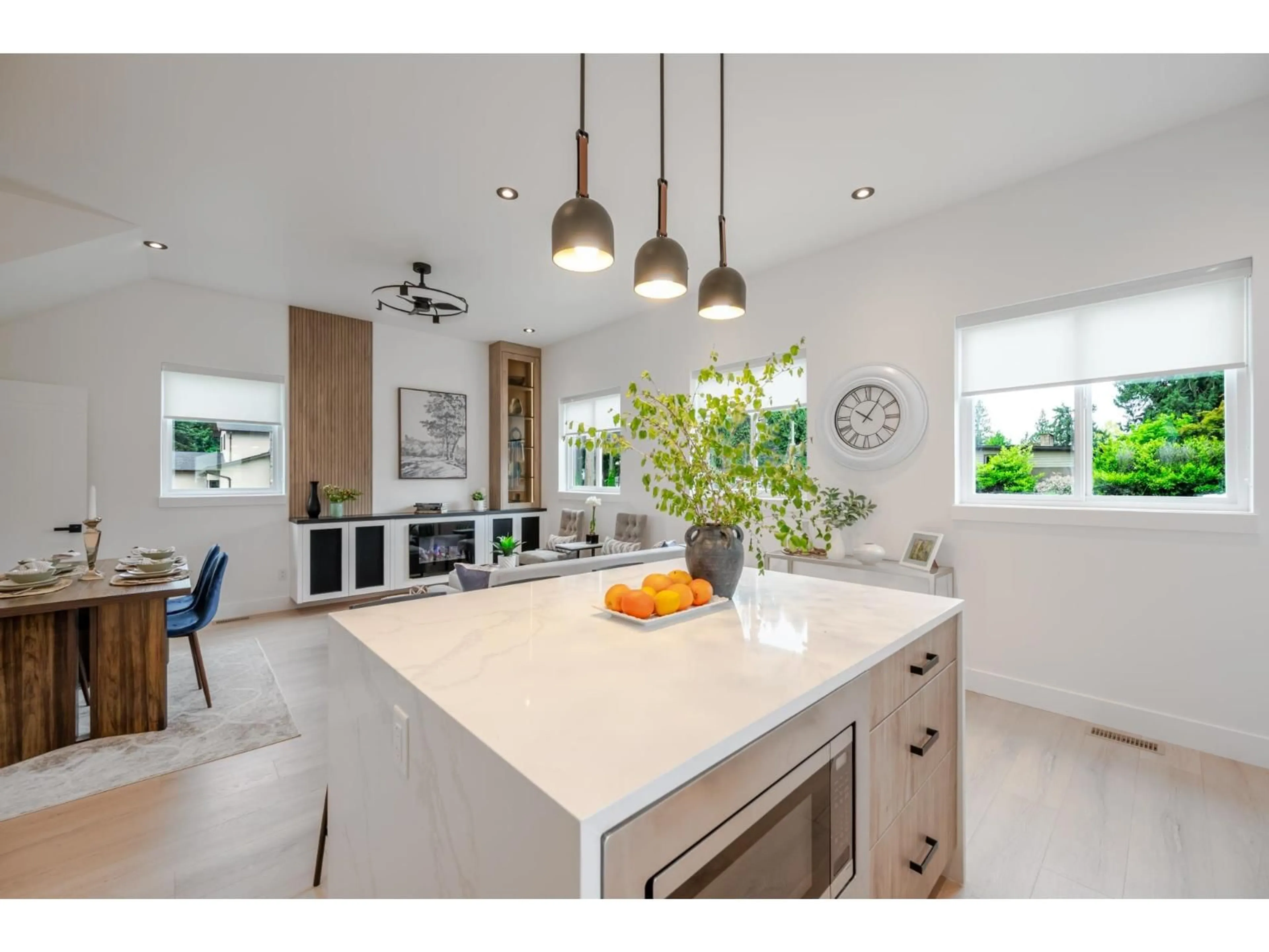 Open concept kitchen, ceramic/tile floor for 33715 ROCKLAND AVENUE, Abbotsford British Columbia V2S1T7